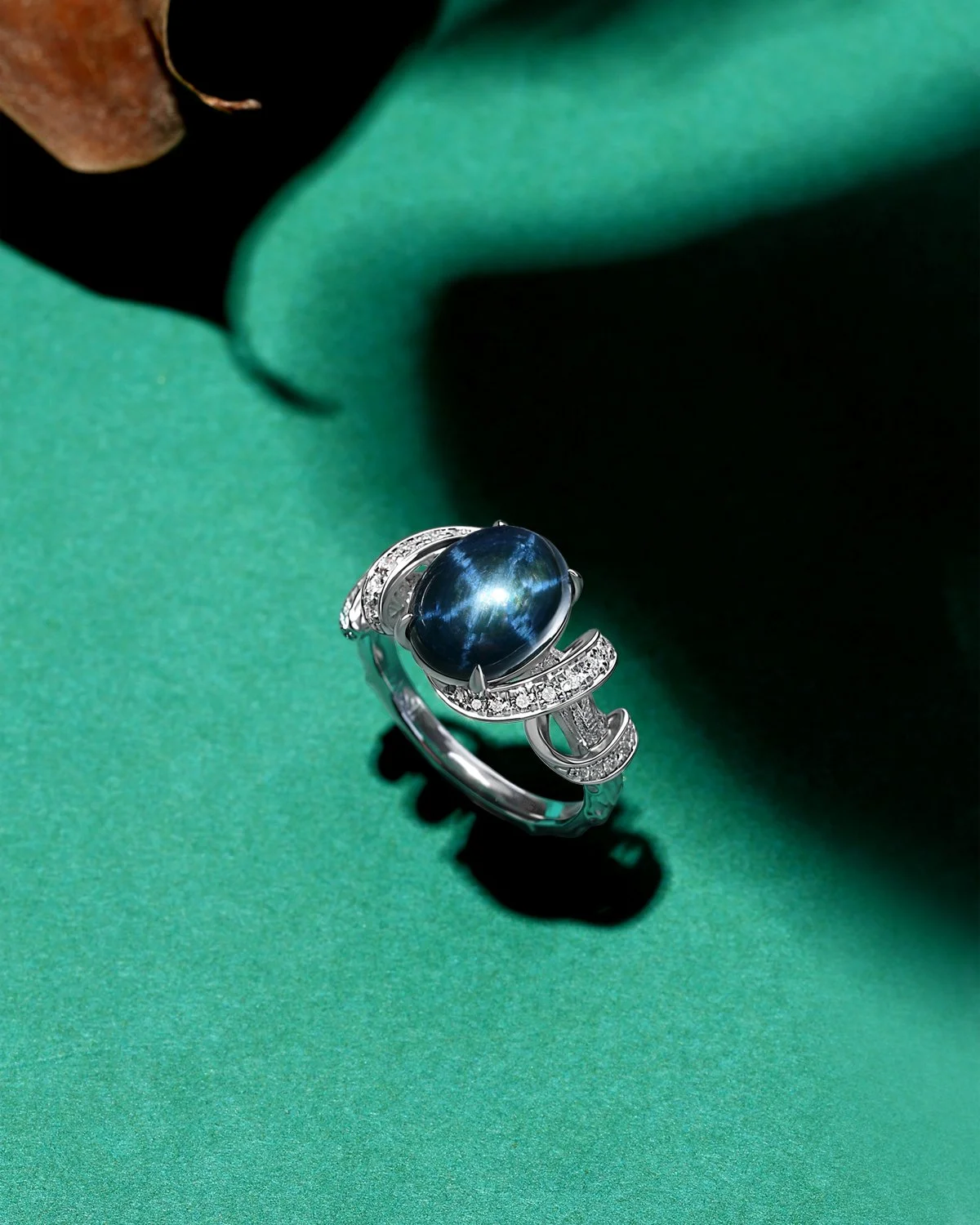 Bespoke Creation for a client featuring a gorgeous blue sapphire centers stone. 

The design features curves wrapping around the branches like lights dancing around the center stone. 

#jewelrydesigner #finejewelry #danielyujewelry #customjewelry #hi
