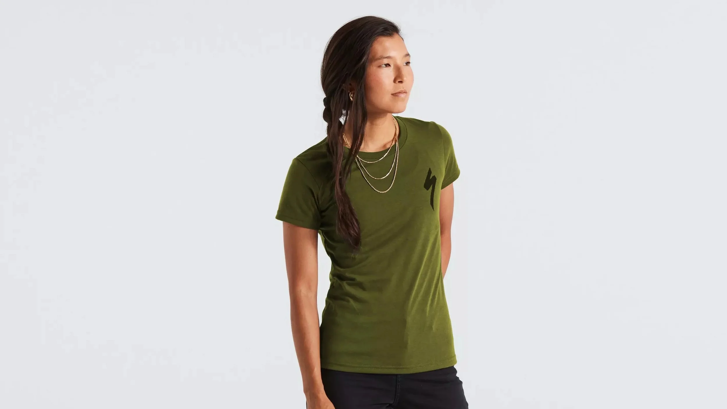 64622-031_APP_S-LOGO-TEE-SS-WMN-OLVGRNR-M_FRONT-3-4.jpeg