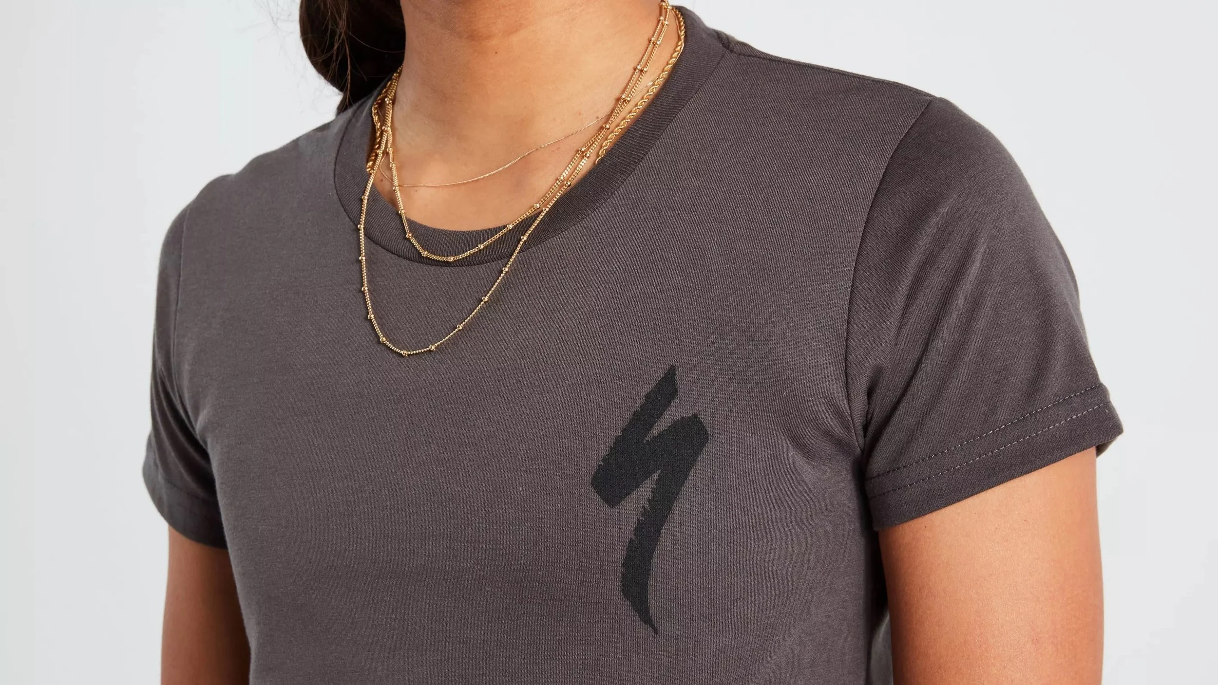 64622-033_APP_S-LOGO-TEE-SS-WMN-CHAR-M_DETAIL1.jpeg