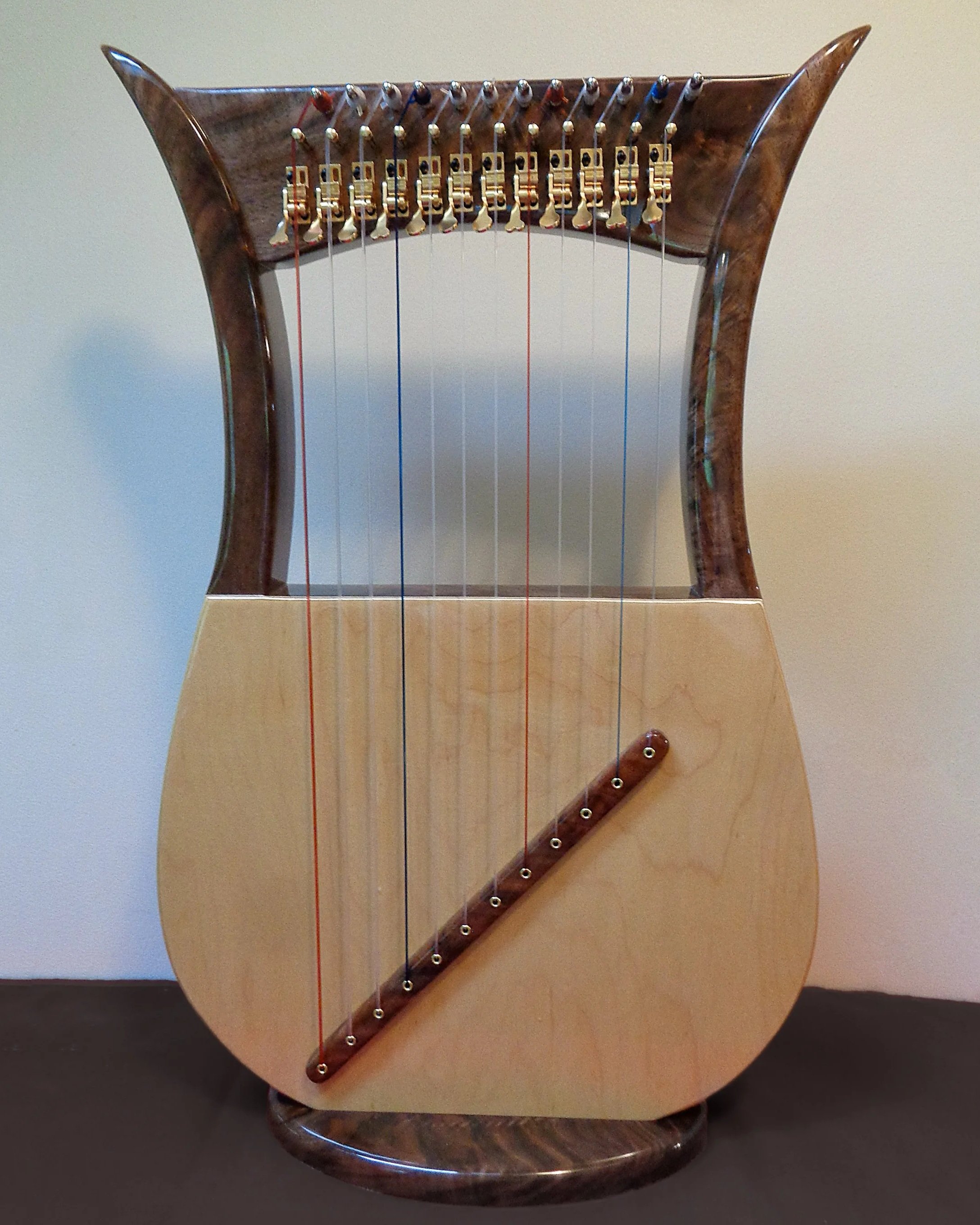 12-Davidic | Walnut | High-gloss | Lever s. modified neck