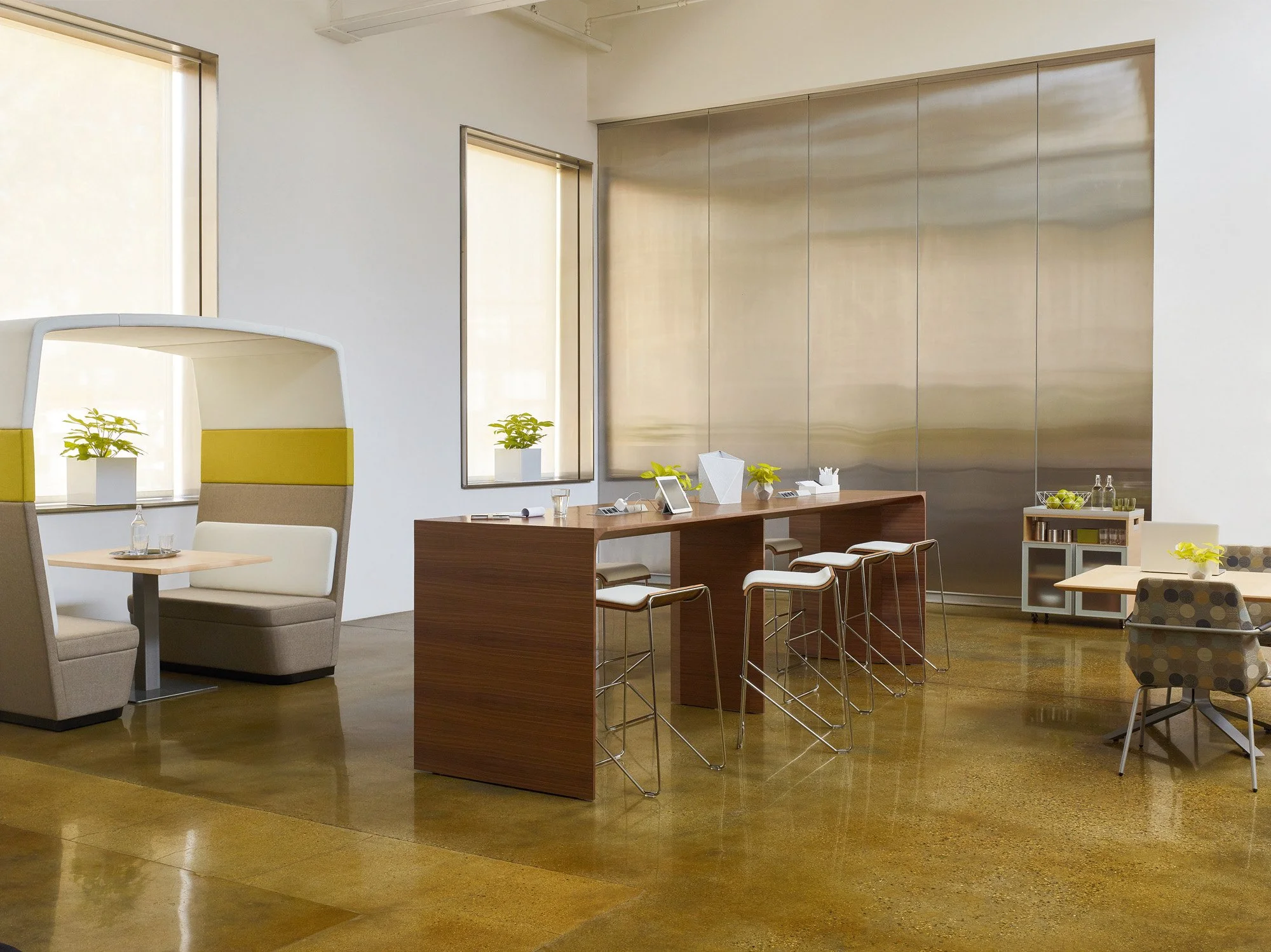 Arcadia Avelina Meeting Tables
