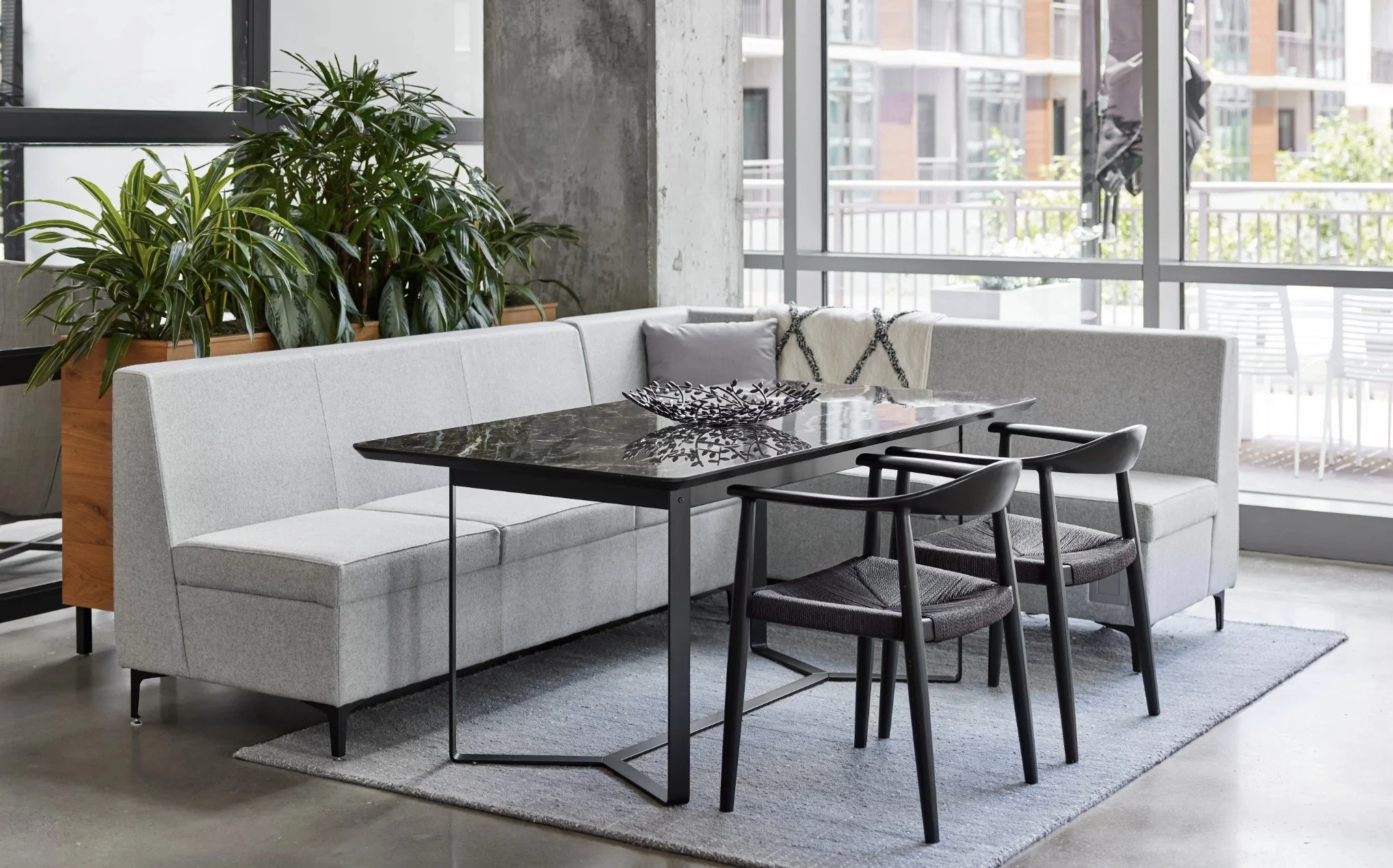 Etc. Seraphina Table