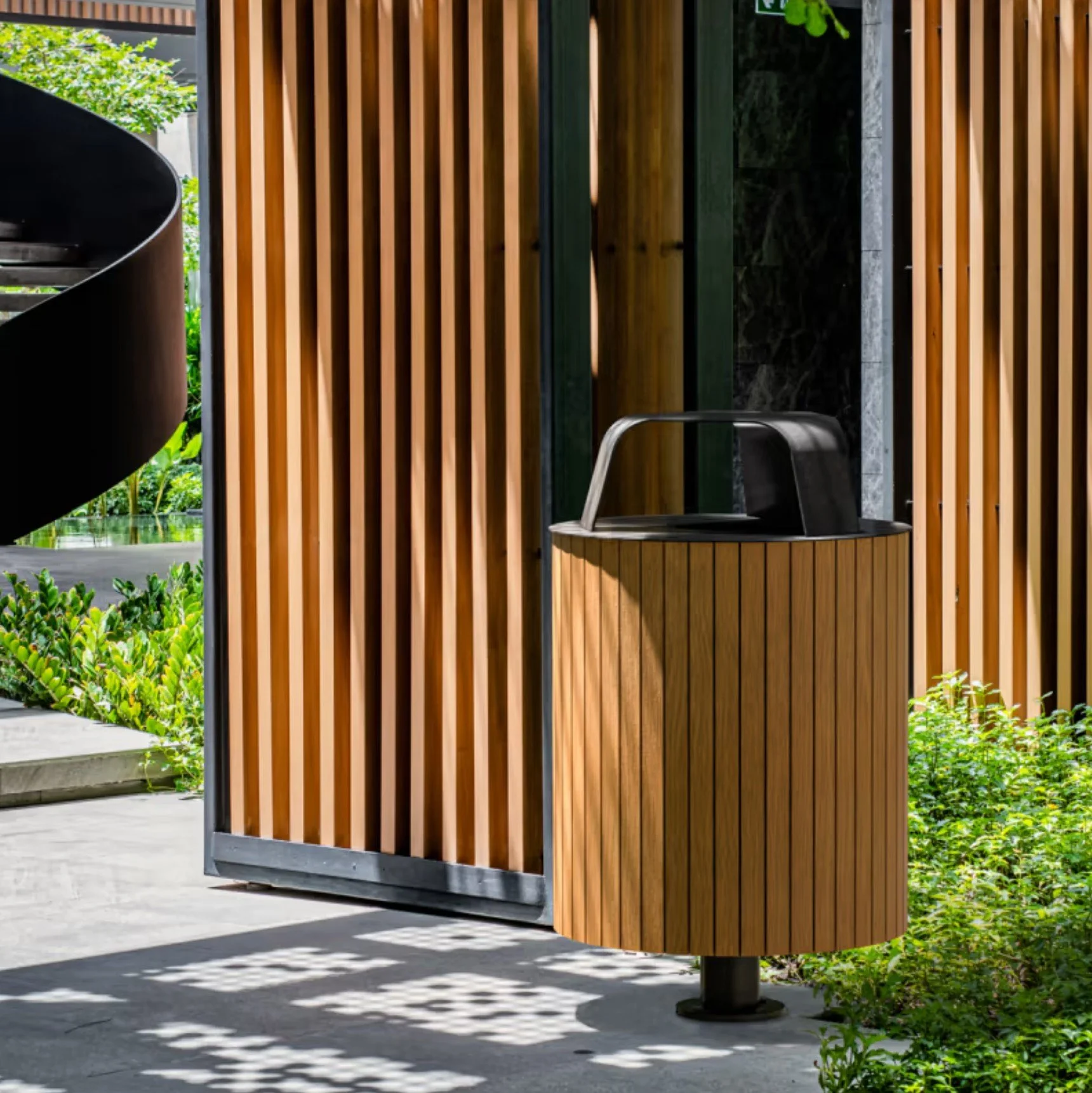 b+g manly plinth single post litter bin