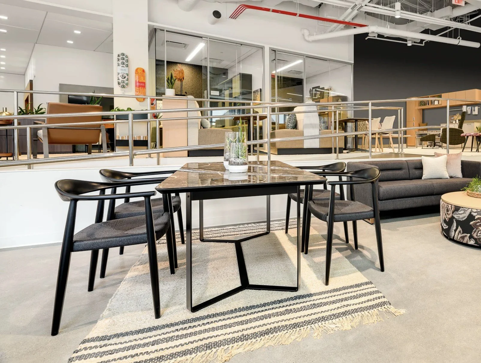 Etc. Seraphina Table