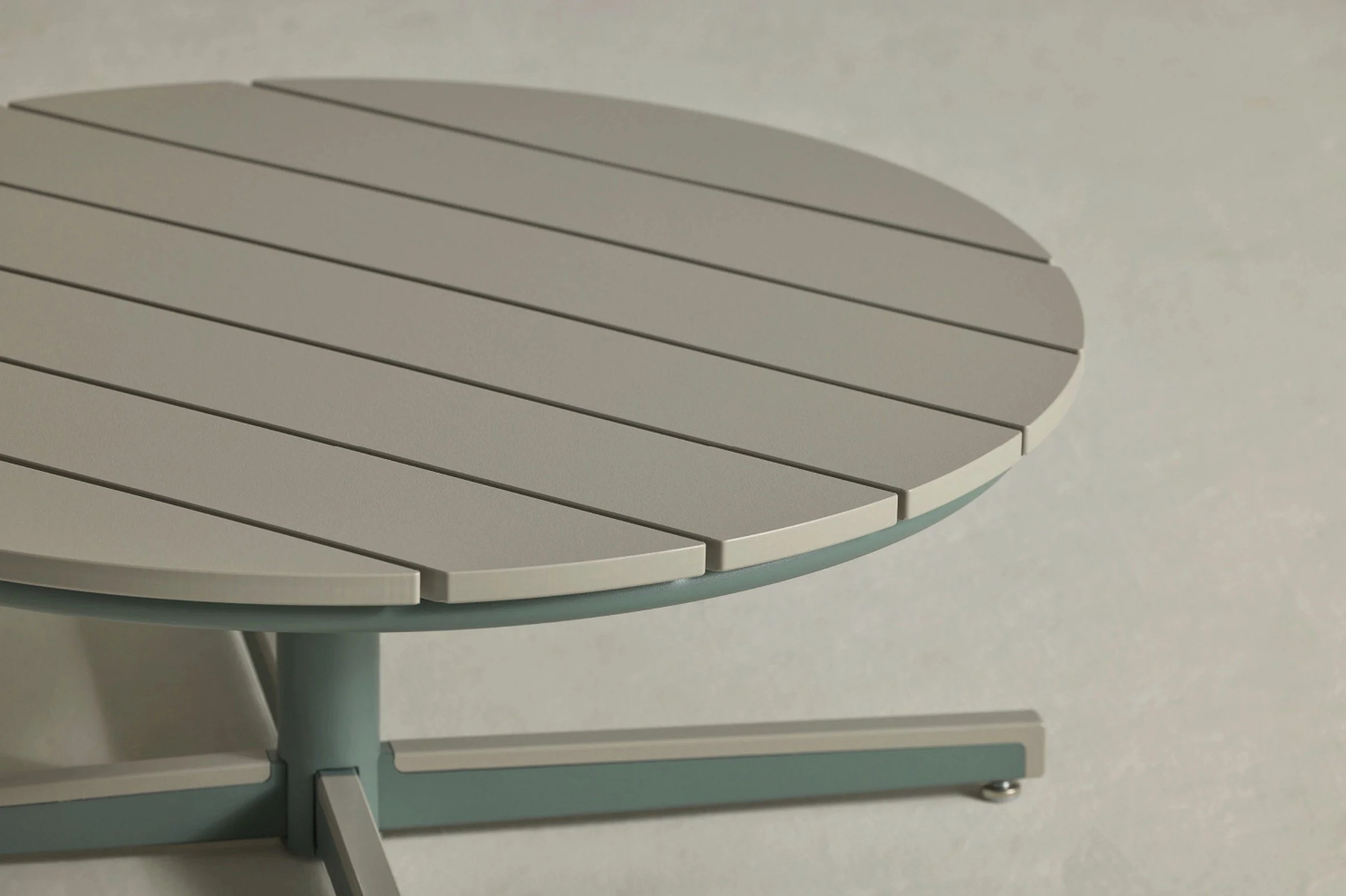 KI Outspan™ Outdoor Tables