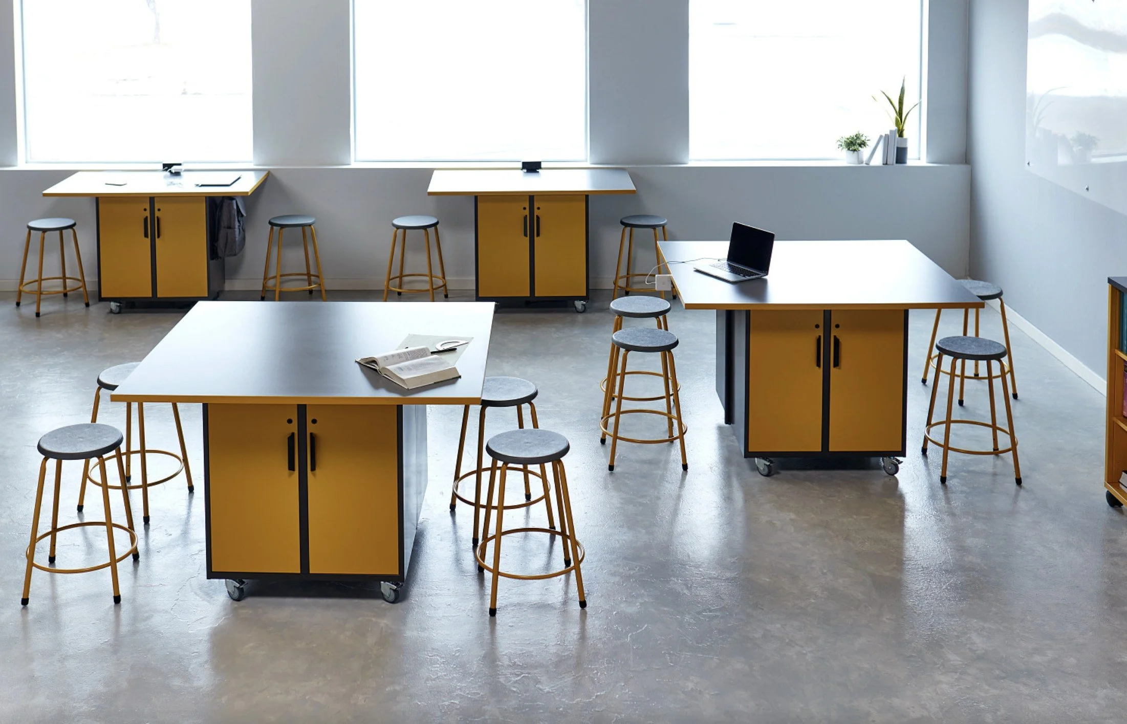 KI Ruckus® Worktables