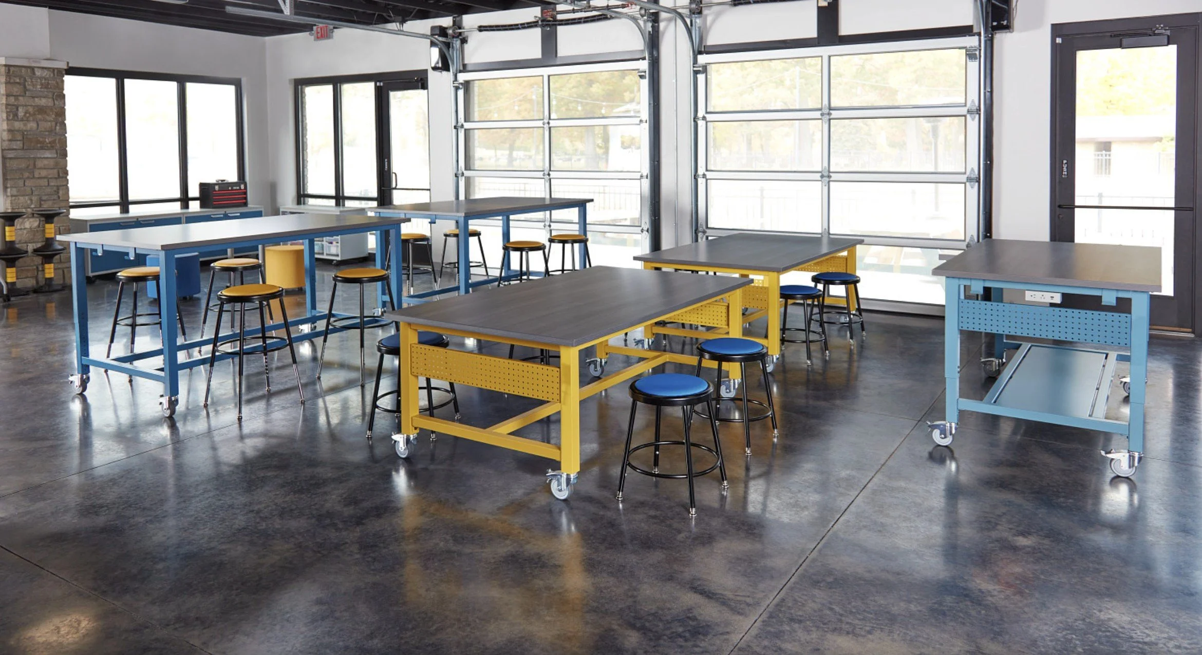 KI Stout™ Tables