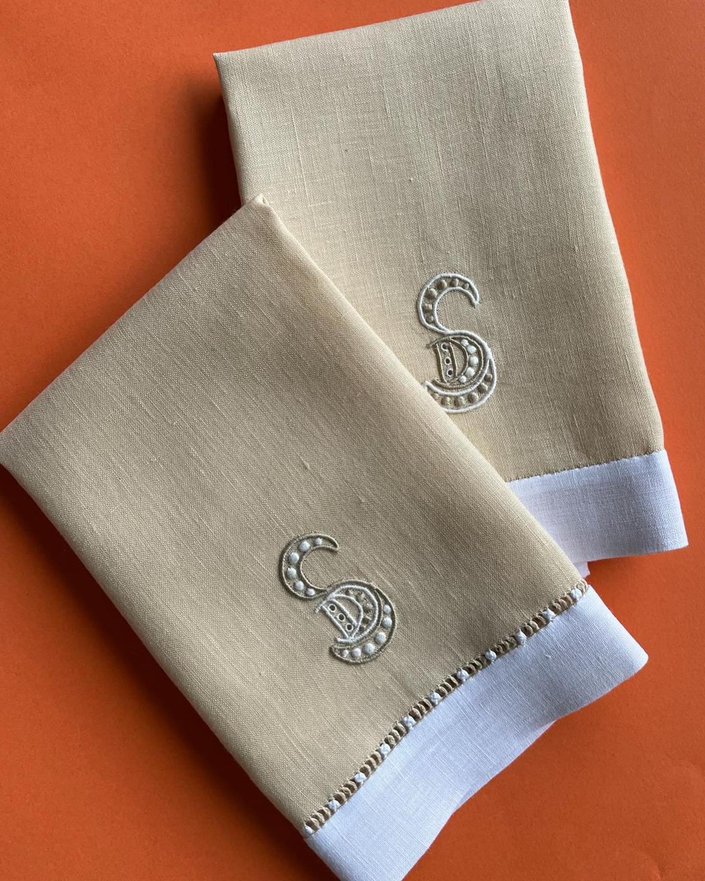 Many thanks to @thelsd for inspiring us this gorgeous contemporary line, though always hand embroidered  in our XVIIth century technique of embroidery 🪡

&bull;
&bull;
&bull;
&bull;
&bull;
&bull;
&bull;
#brodealamain #handembroidery #handbroideredli