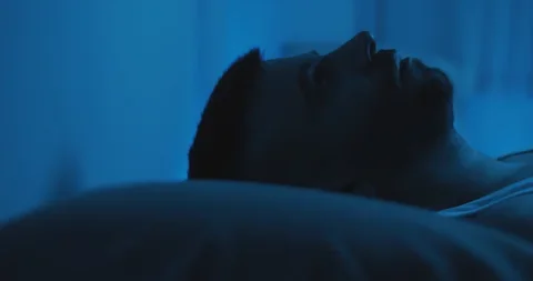 Why Can’t I Sleep at Night Even When I’m Tired? The Mental Health Reasons Behind Insomnia, Racing Thoughts, and Nighttime Anxiety