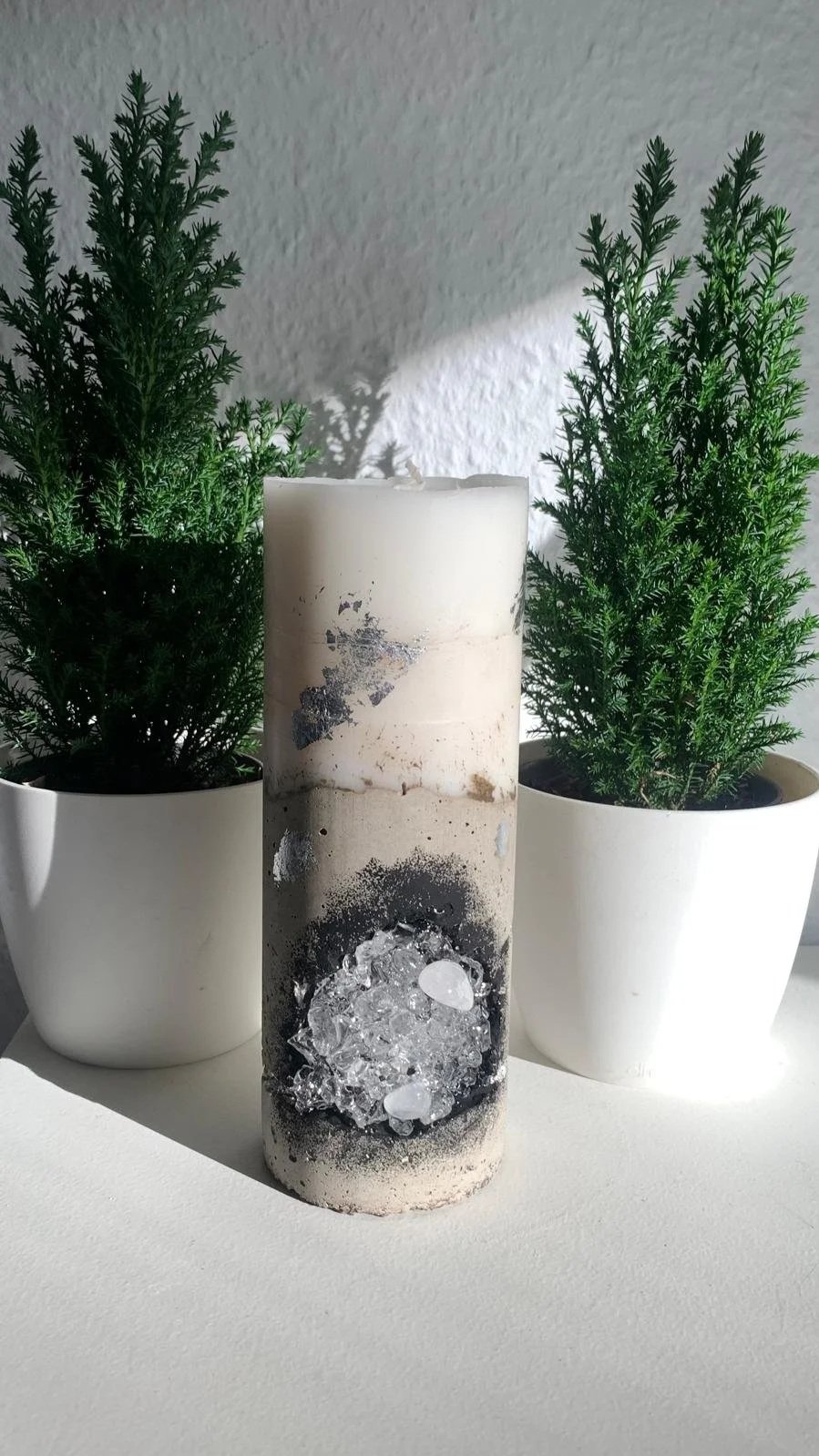 Betonkerze mit Bergkristall & frischer Blumiger Duft