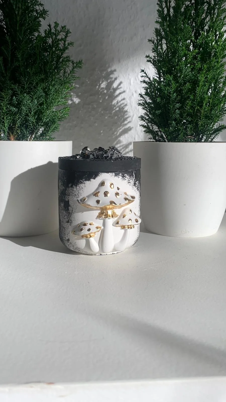 Handgemachte Natur-Duftkerze mit Edelsteinen