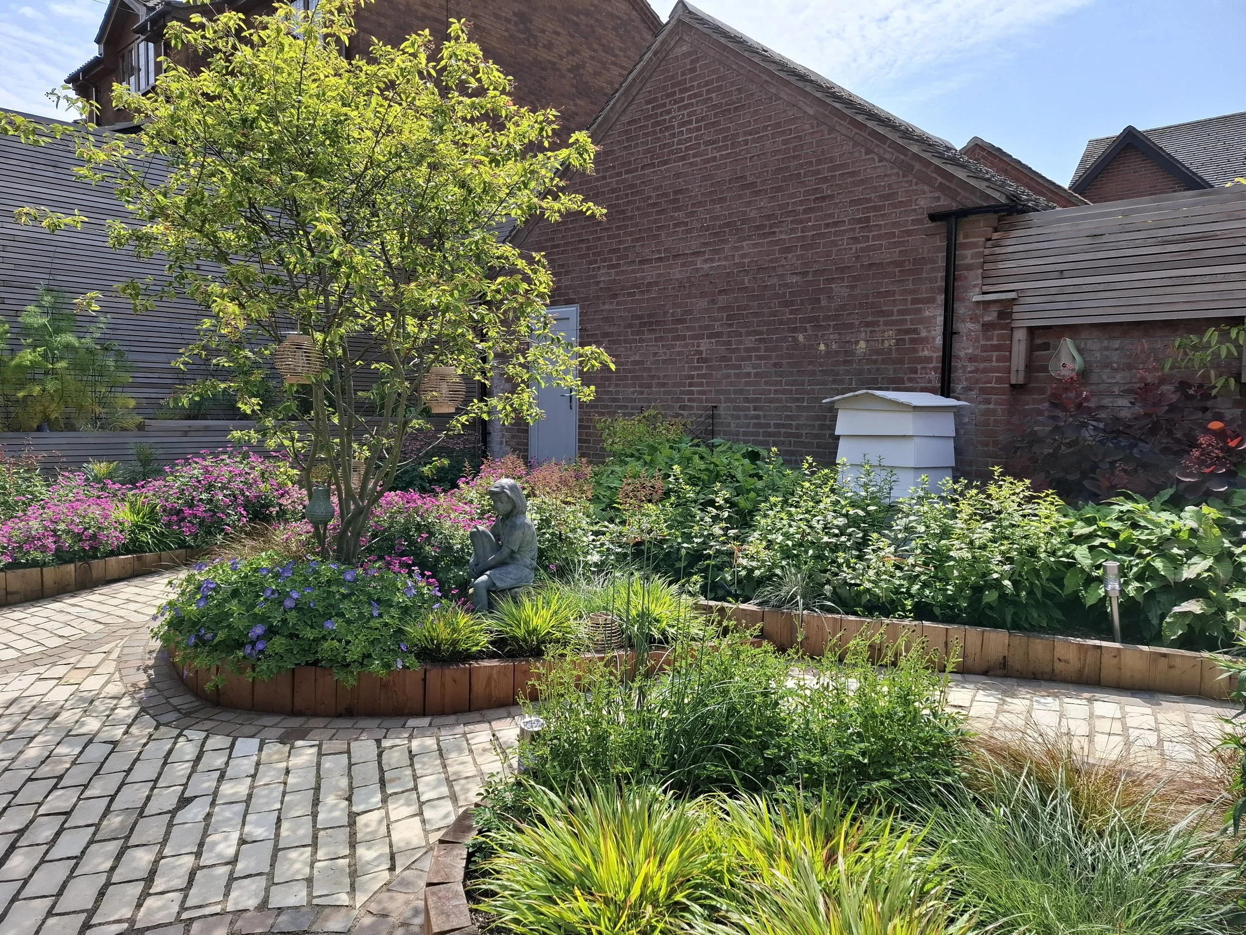 Contemporary Accessible Courtyard Design