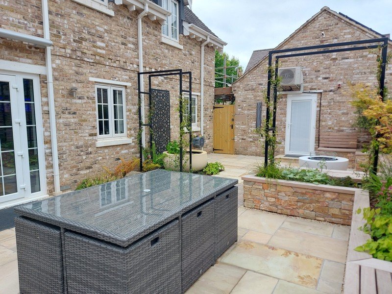 Courtyard Garden - Mountsorrel, Leicestershire.
