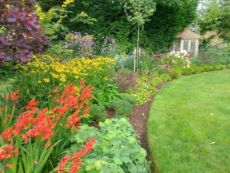 Traditional Country Planting Design - Loughborough