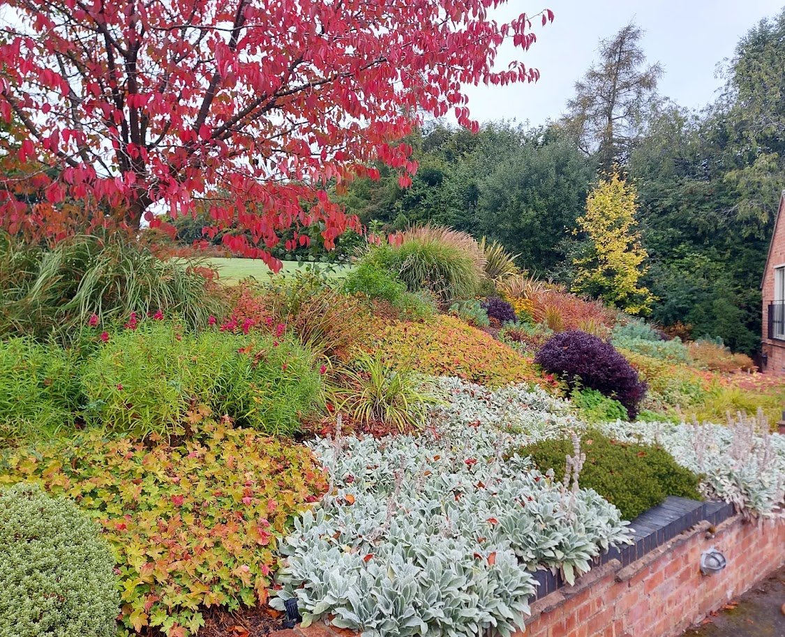 Country Sloping Planting Design