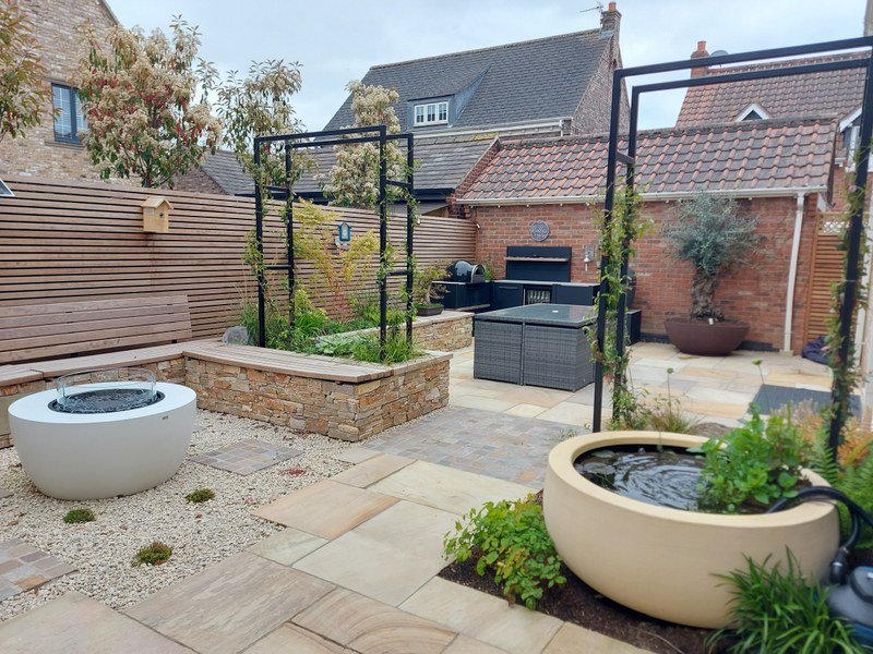 Courtyard Garden - Mountsorrel, Leicestershire.