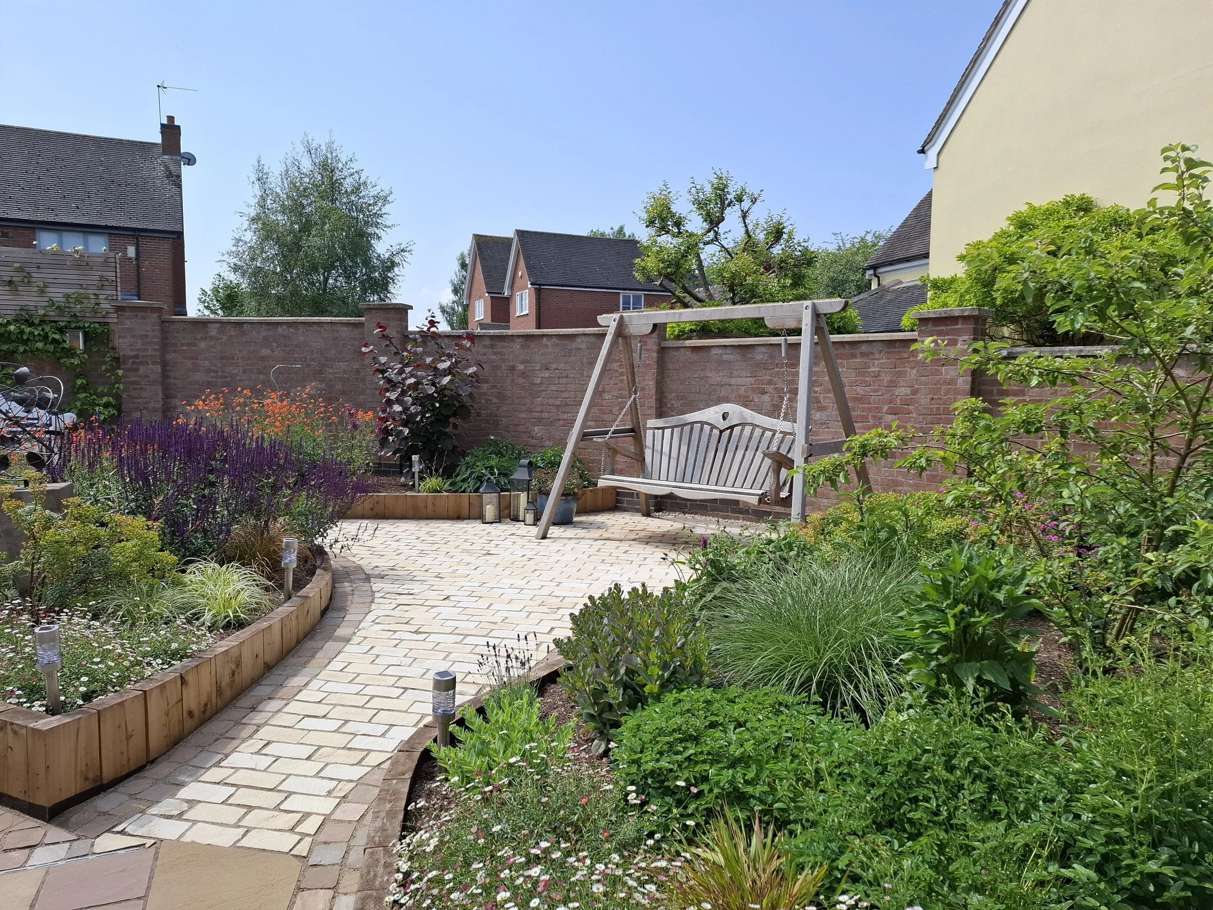 Contemporary Accessible Courtyard Design
