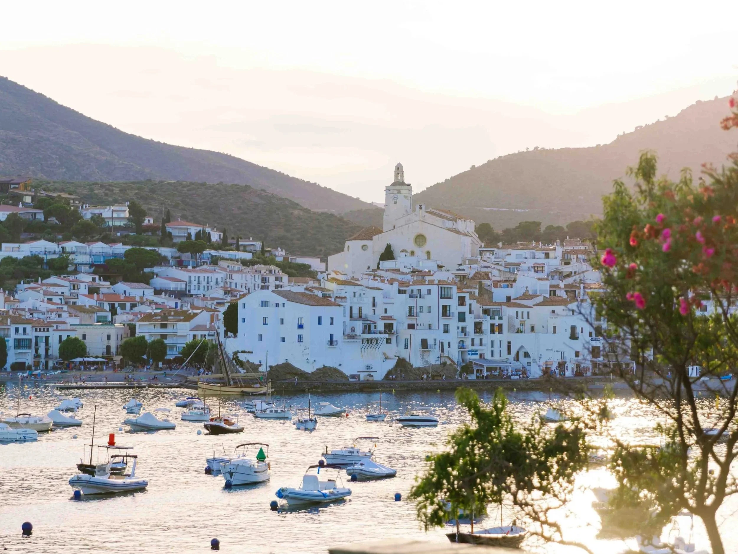 Cadaqués: el secreto mejor guardado de la Costa Brava que nos robó el corazón.