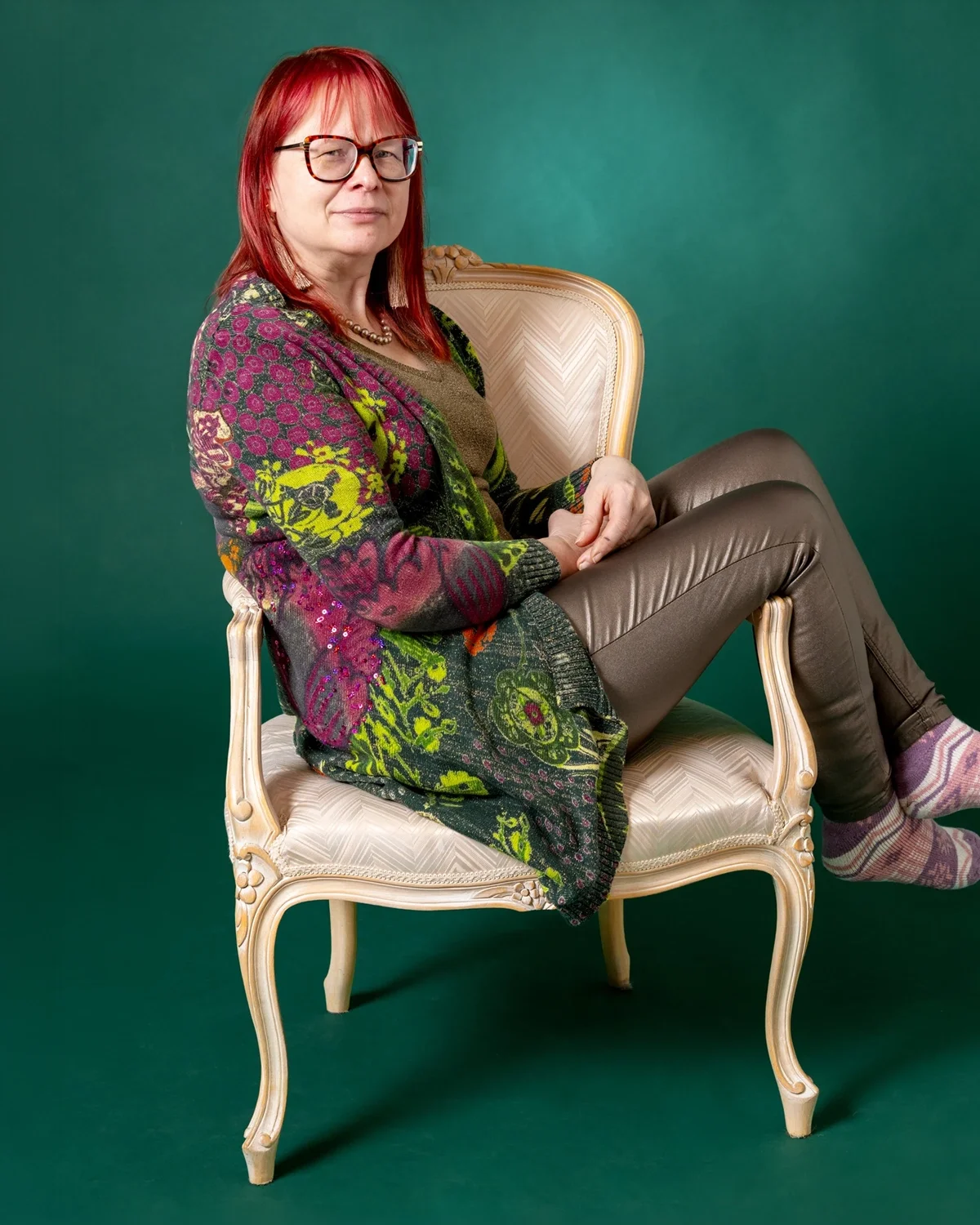 Irene Niemisen pyörittämä Verhoomo Kultatuoli on avoinna arkisin sopimuksen mukaan tarjoten verhoilupalveluita.