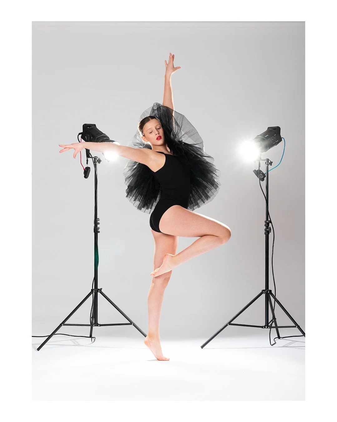 Struggling to pick my favourites from this shoot&hellip; too many great shots to choose from!

#behindthescenes #studiophotography #dancephotography #balletphotography #ballerina #dancewearmodel #istddance #istdballet