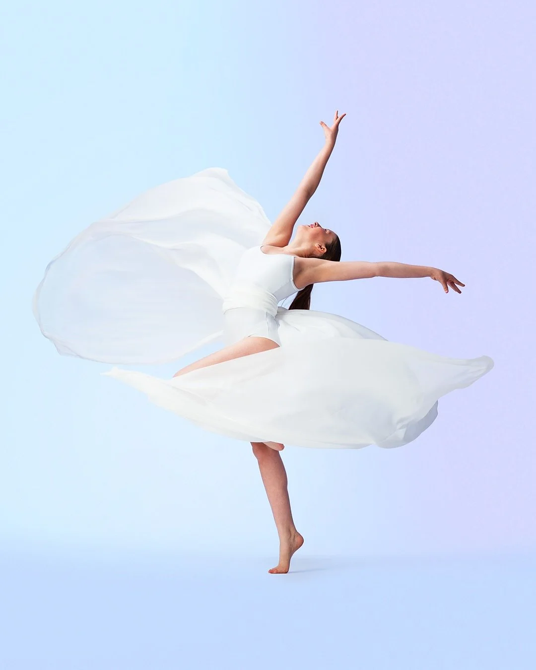 Every photo from this set is unique. I think we finally captured the moment we were aiming for.

The first image is my favourite, but the second reminds me just how much effort went into getting it.

#dance #ballet #ballerina #balletdancer #lovetodan