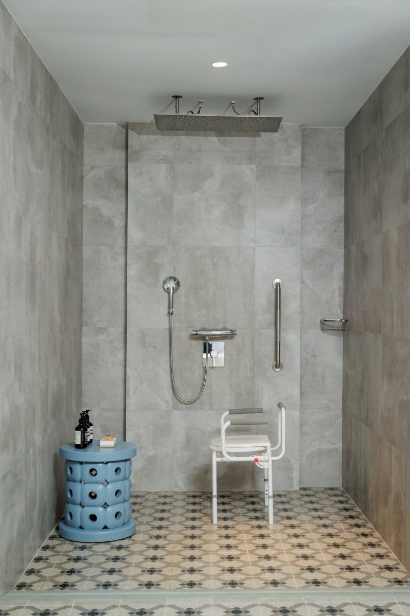 Accessibility Seat in Shower_Beach Villa1.JPG