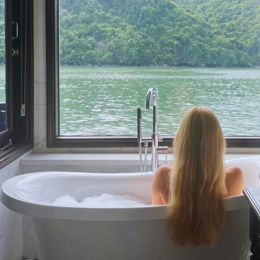 Best Luxury Sea‑View Baths: Ocean‑View Suites &amp; Freestanding Tubs