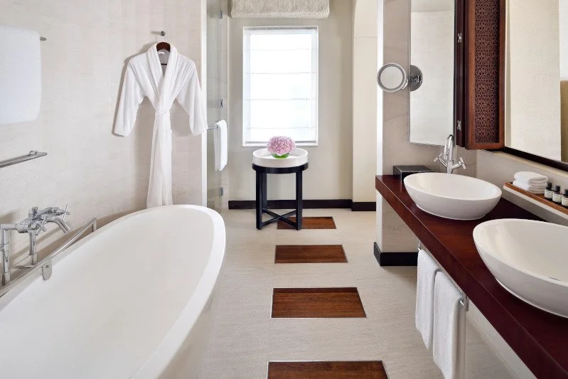 Park Executive Bathroom1.JPG