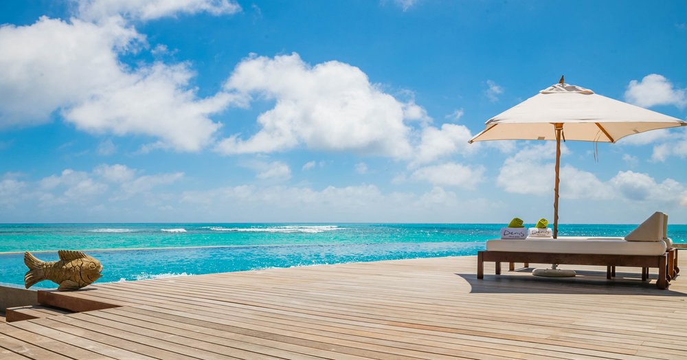 Denis Private Island_Pool & Sunbed 001.jpg