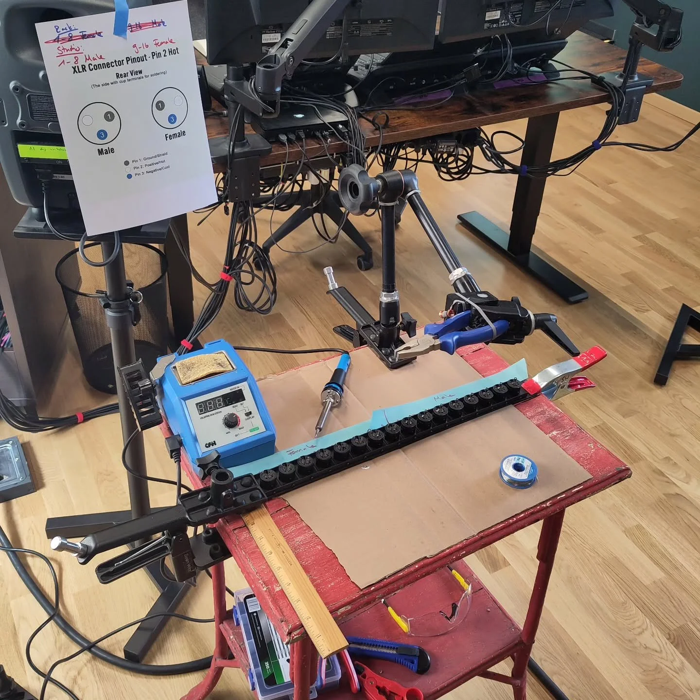 Today's office 😅👋🏼
@seanwirz
:

:

:

:

:

:

#audiopostproduction #rerecording #mixingstage #sounddesign #filmtonstudio #dolbyatmos #surroundsound #bernschweiz #bernfilm #swissfilmmaker #schweizerfilm #studiobuild #soundstudio