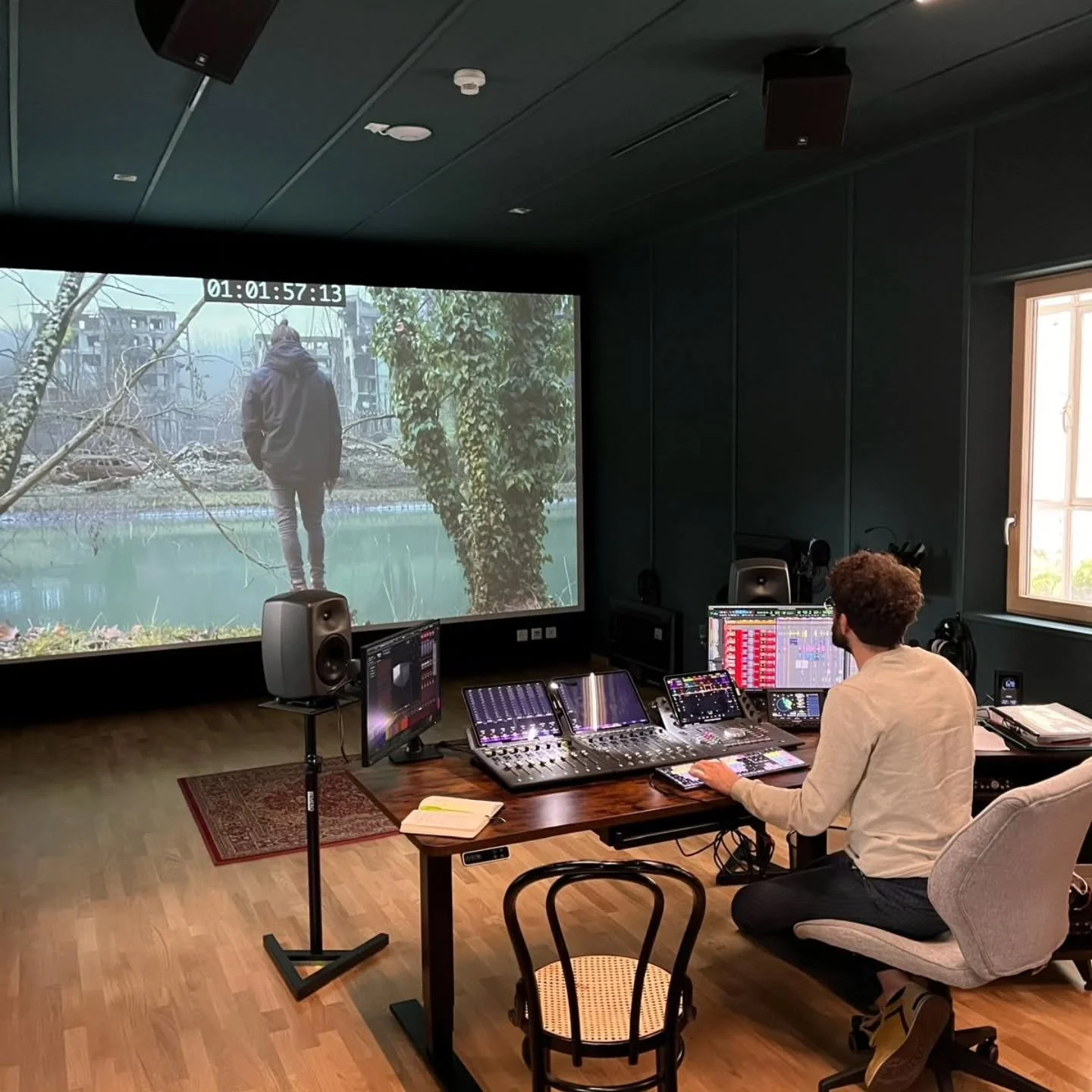 Dolby Atmos Sound Design und Mischung f&uuml;r apokalyptischen Kurzfilm &hellip;
:
:
Die Welt im Kurzfilm &bdquo;404&ldquo; von River Sound Studio-Hausregisseur @seanwirz haben wir mit einem immersiven Sound Design zum Leben erweckt. Drohnen, Sirenen