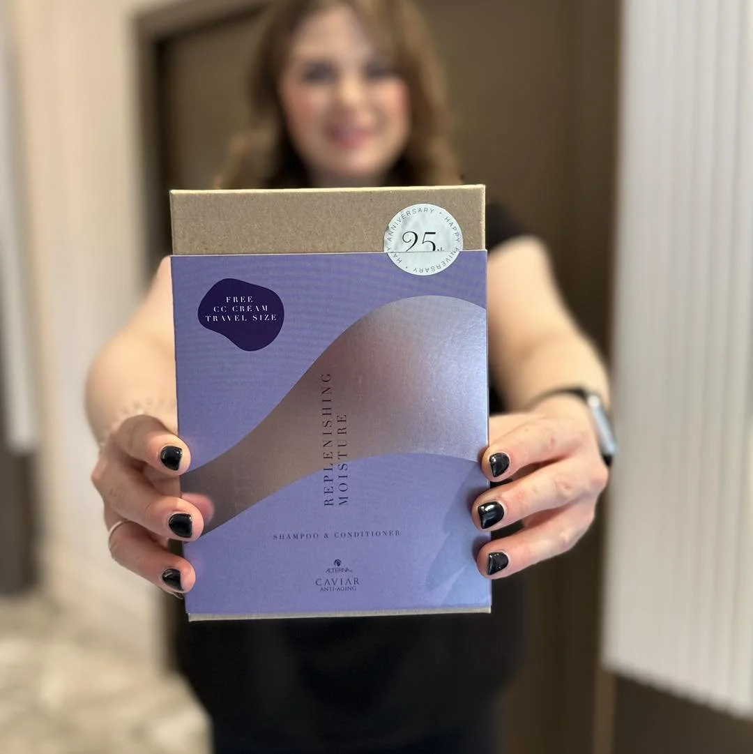 Perfect for Christmas, I have a couple of these gift sets available 🎄 Each box includes 250ml Shampoo & Conditioner & a FREE CC Cream 🤯
Let me know if you’d like to get your hands on one 🥰
#hairdressers #hair #hairsalon #hairdresse