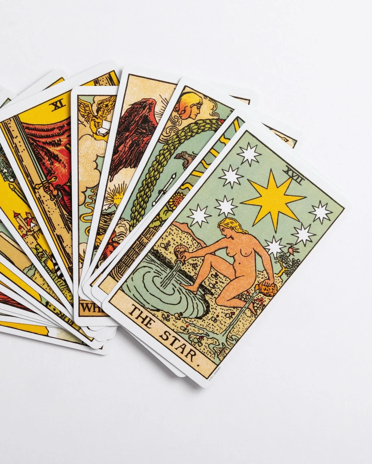Bei Orakelkarten und vor allem beim Tarot denkt man oft an Wahrsagerei und Prophezeihungen. Lustigerweise hatte ich diese Assoziation nie.

F&uuml;r mich geht es beim Kartenlegen IMMER um eine Momentaufnahme, um eine Widerspiegelung von dem, was gera