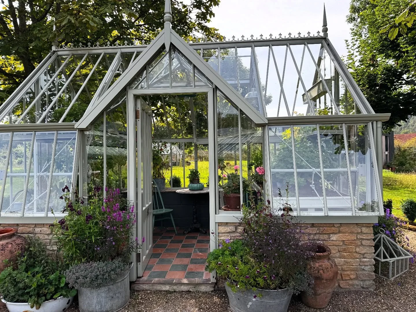 Factory tour day 🙌 There&rsquo;s nothing like seeing the magic happen behind the scenes.
 
I like to really understand the products I choose in a design &ndash; not just how they look in a brochure, but how they&rsquo;re made, how they function, the