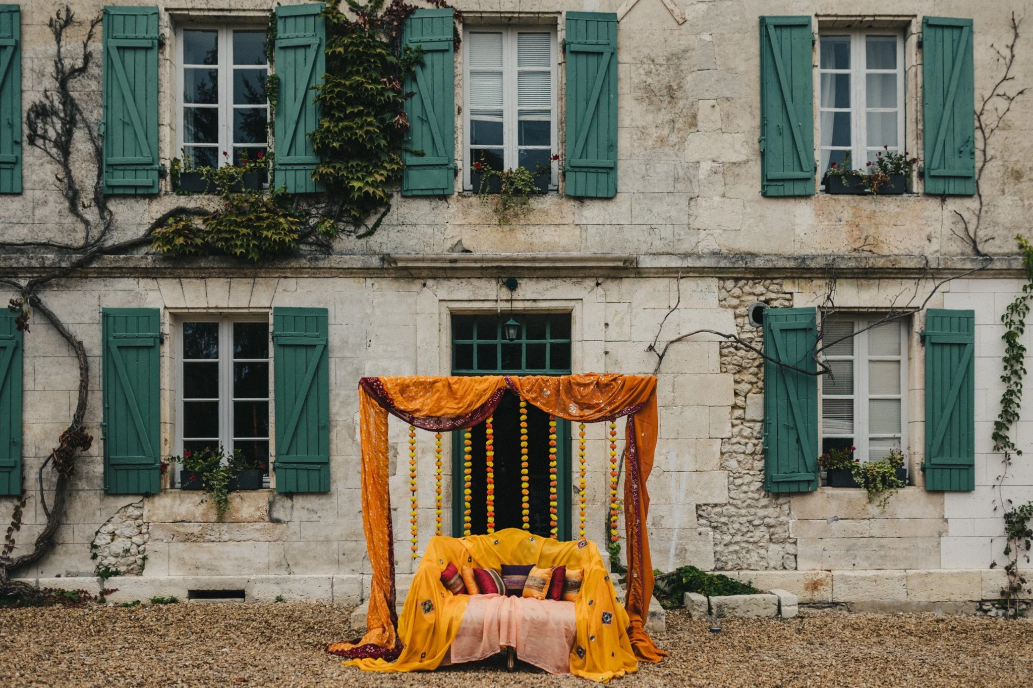 Sonam+&+David+pithi+ceremony+Manoir+de+Longeveau+France-001.jpg