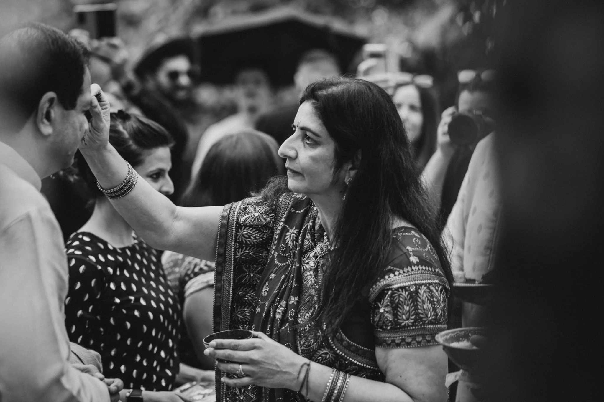 Sonam+&+David+pithi+ceremony+Manoir+de+Longeveau+France-012.jpg