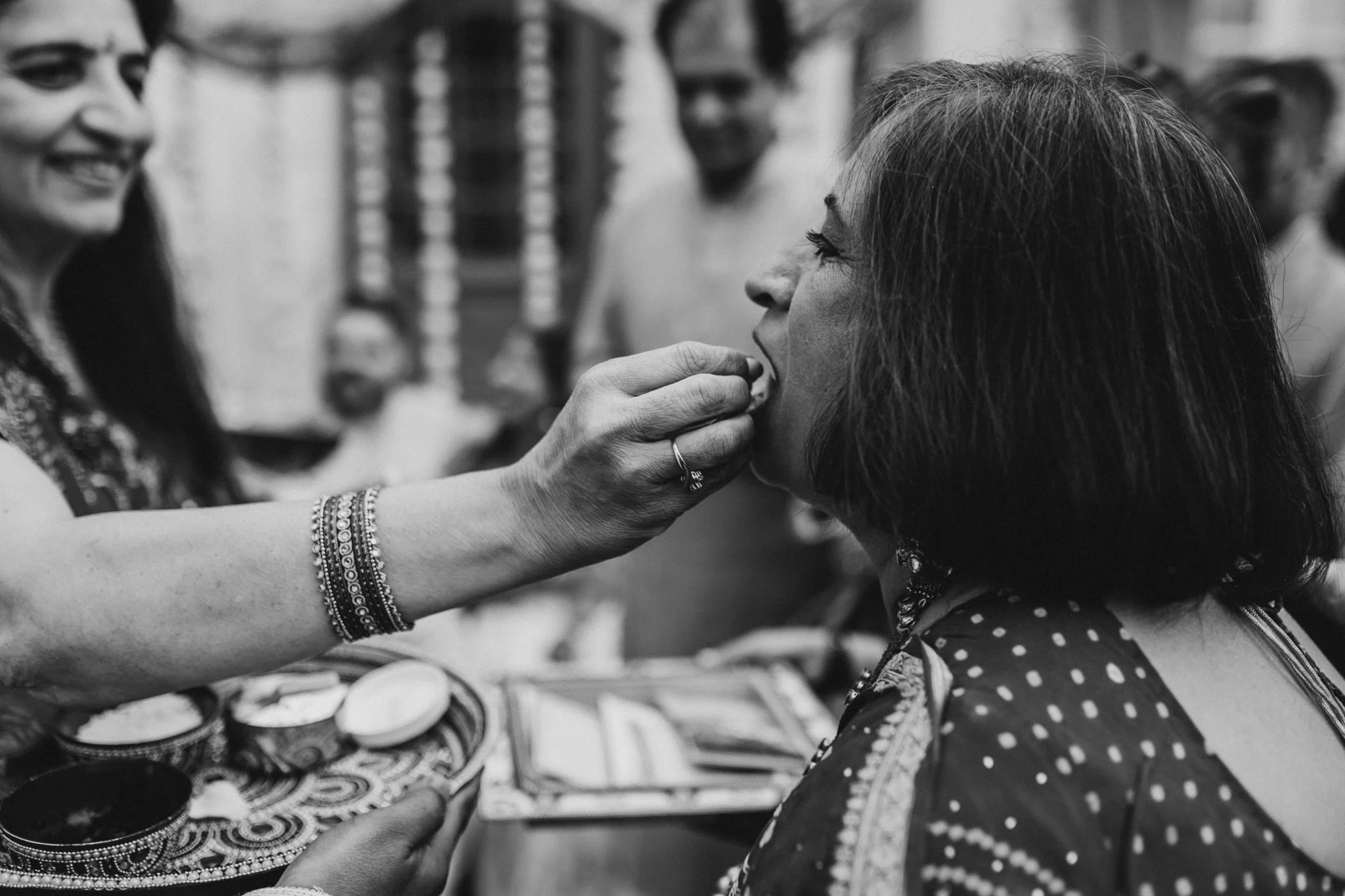 Sonam+&+David+pithi+ceremony+Manoir+de+Longeveau+France-016.jpg