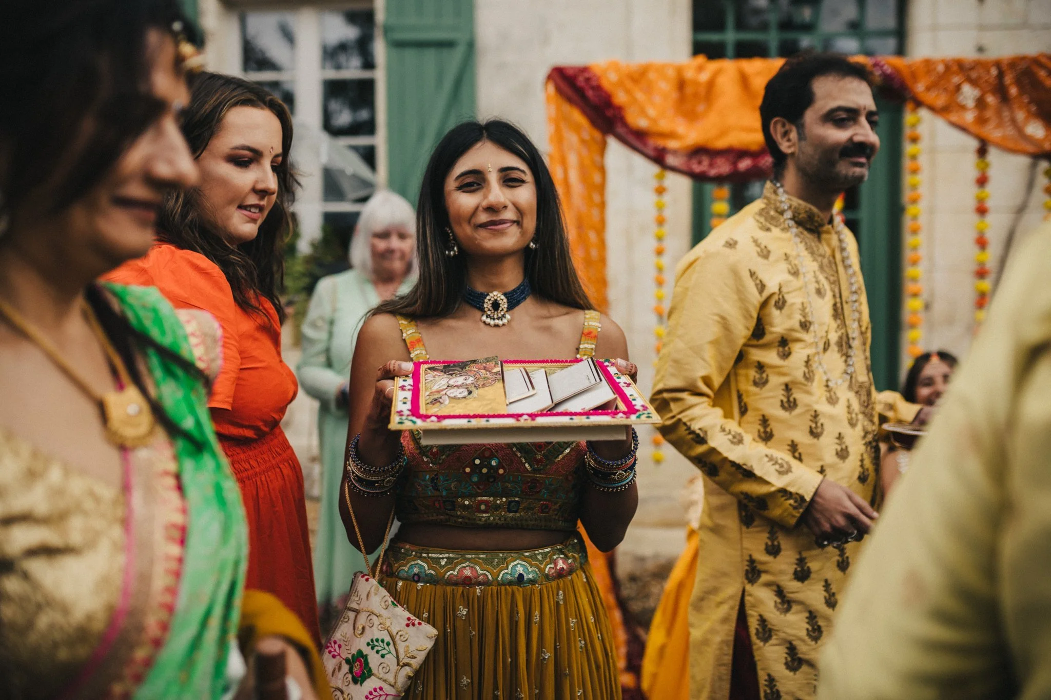 Sonam+&+David+pithi+ceremony+Manoir+de+Longeveau+France-017.jpg