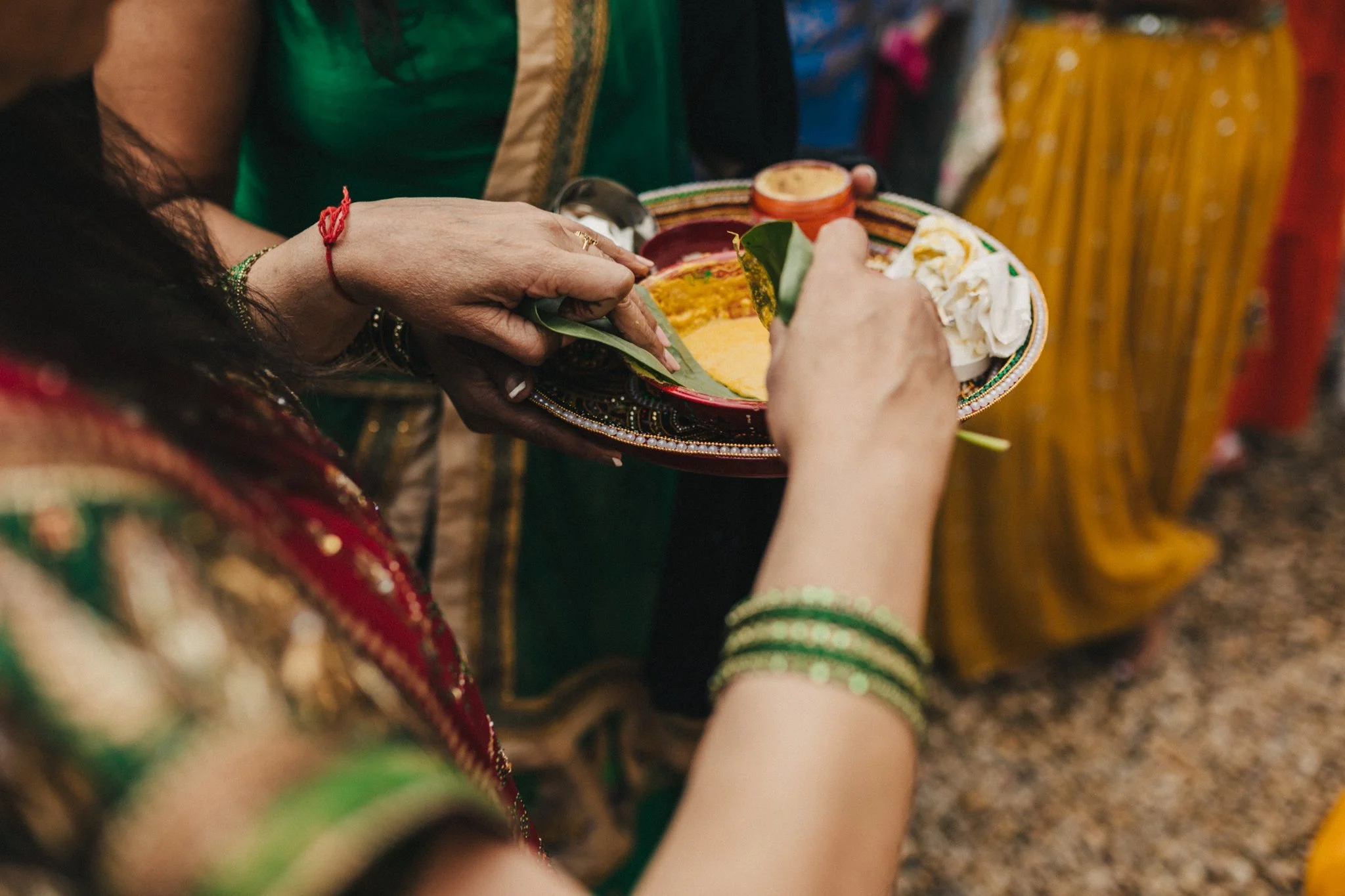 Sonam+&+David+pithi+ceremony+Manoir+de+Longeveau+France-019.jpg