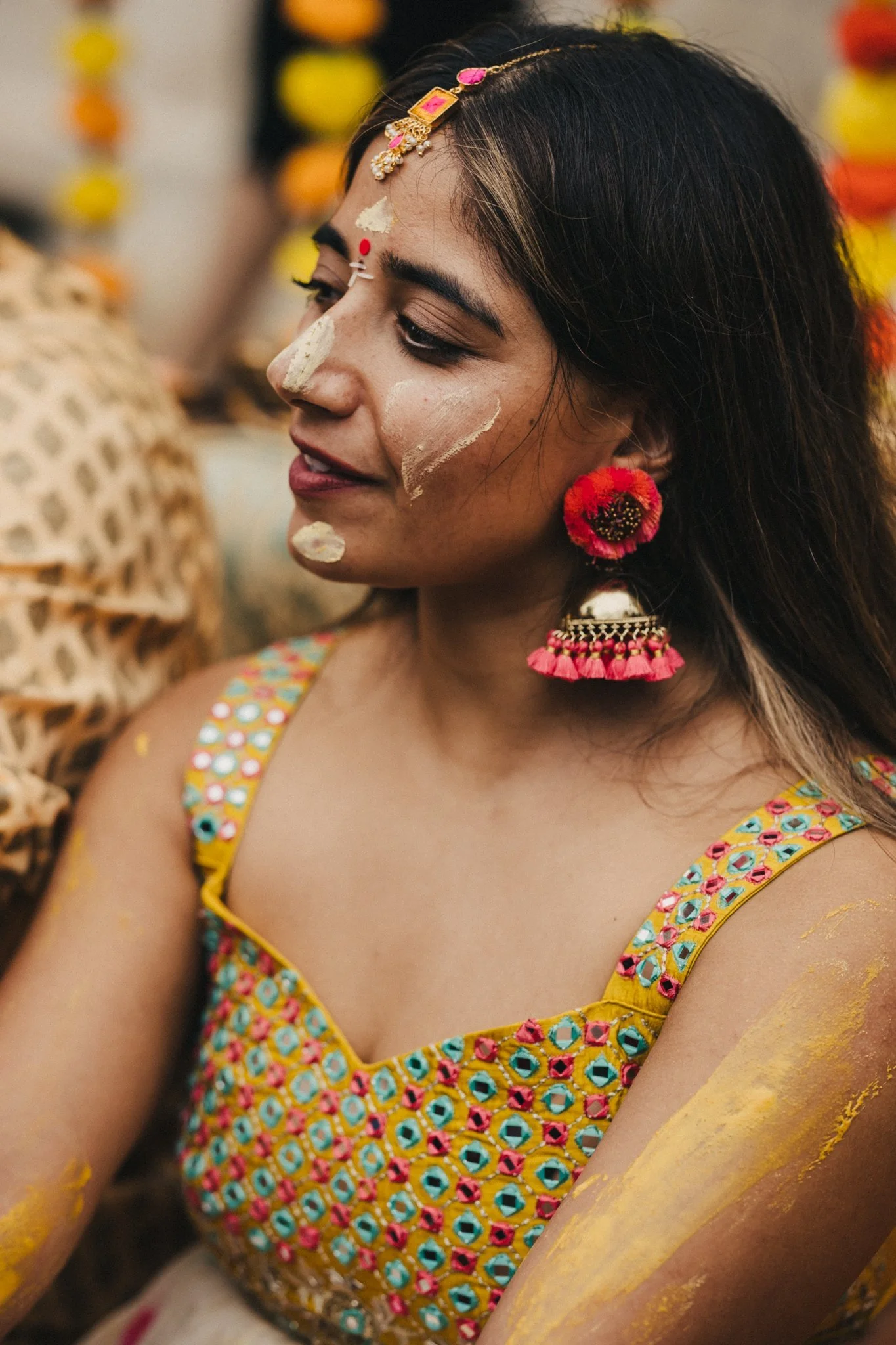 Sonam+&+David+pithi+ceremony+Manoir+de+Longeveau+France-021.jpg