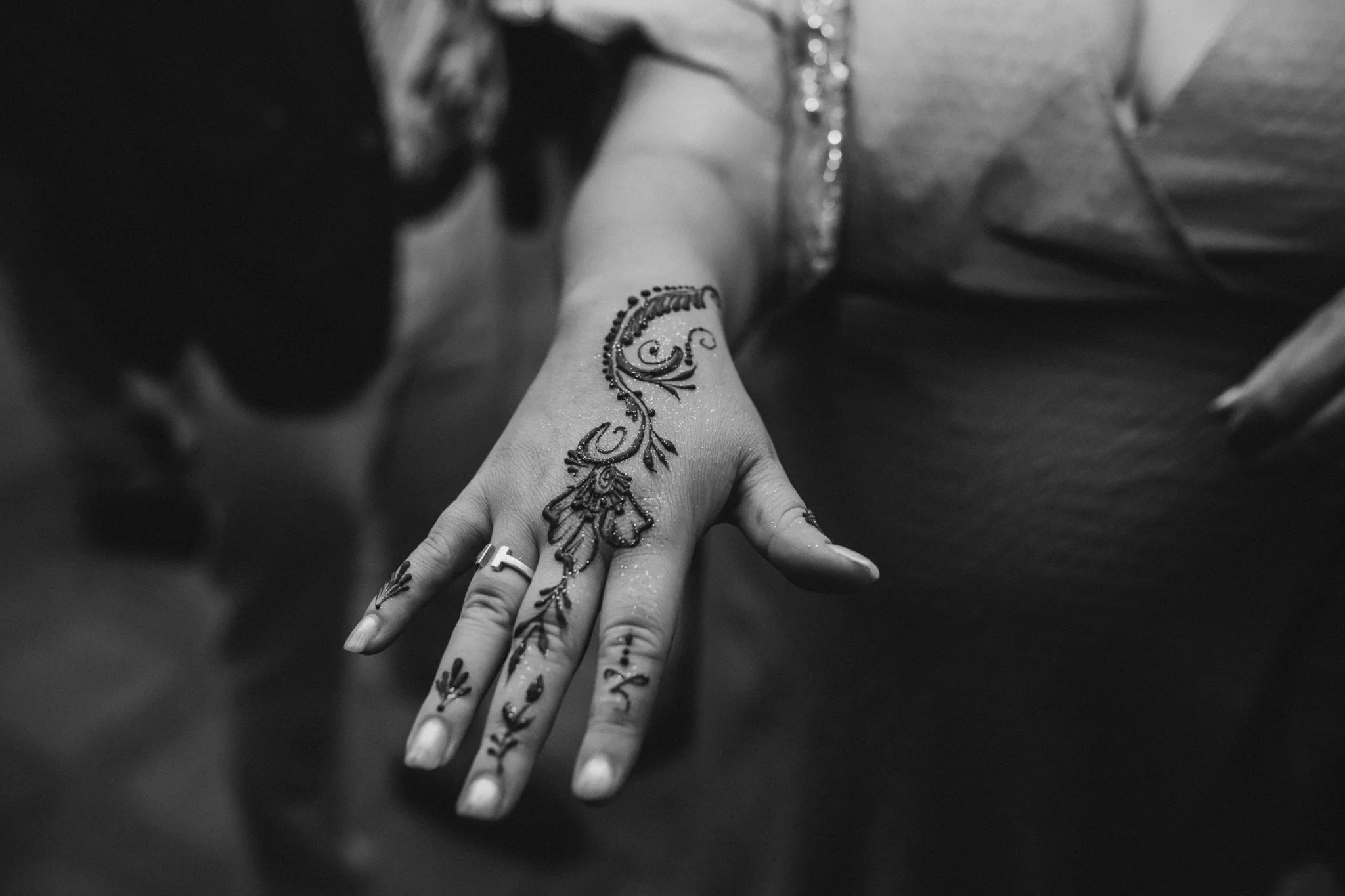 Sonam+&+David+pithi+ceremony+Manoir+de+Longeveau+France-042.jpg