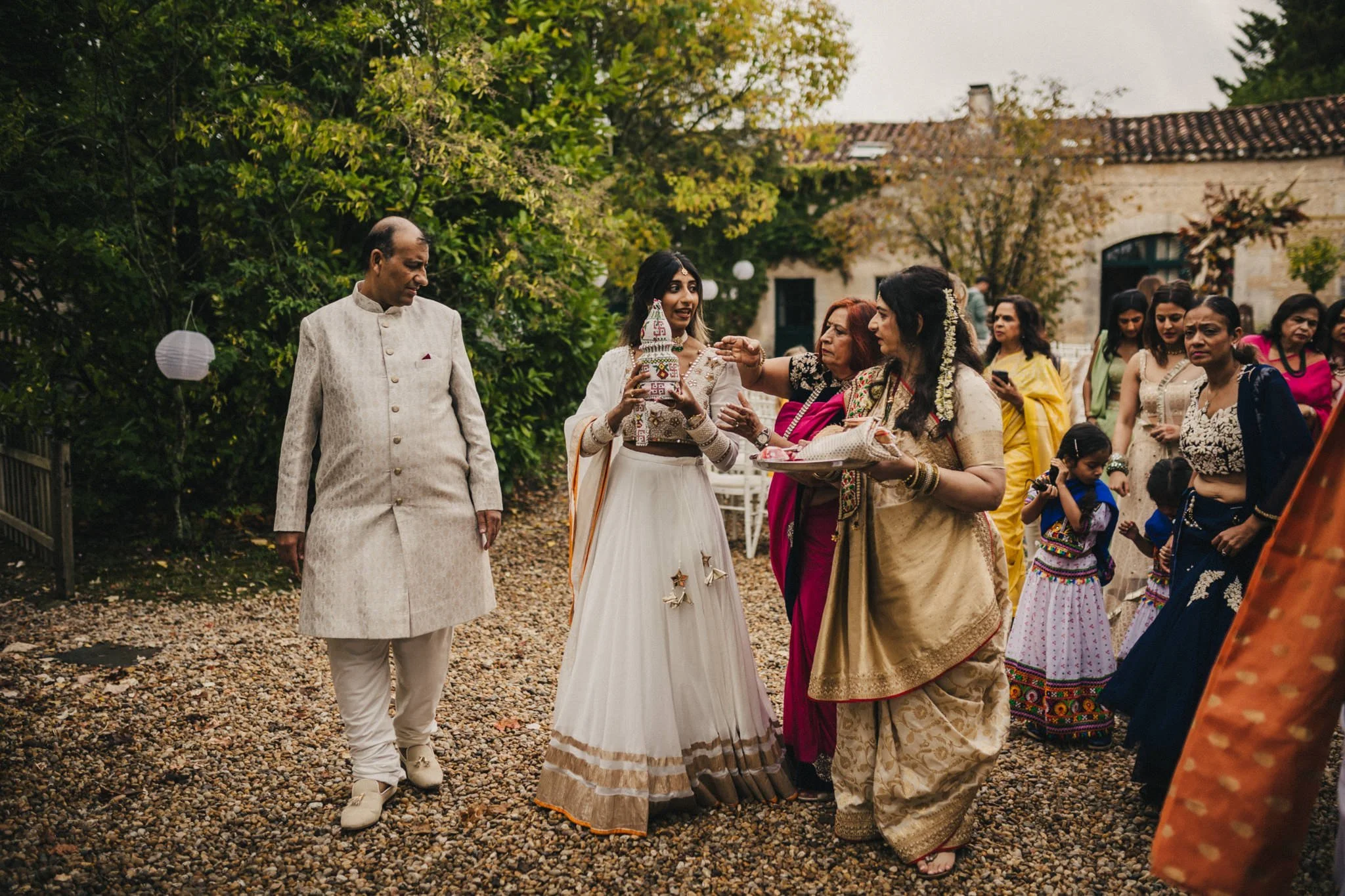 Sonam+&+David+Hindu+ceremony+Manoir+de+Longeveau+France-023.jpg