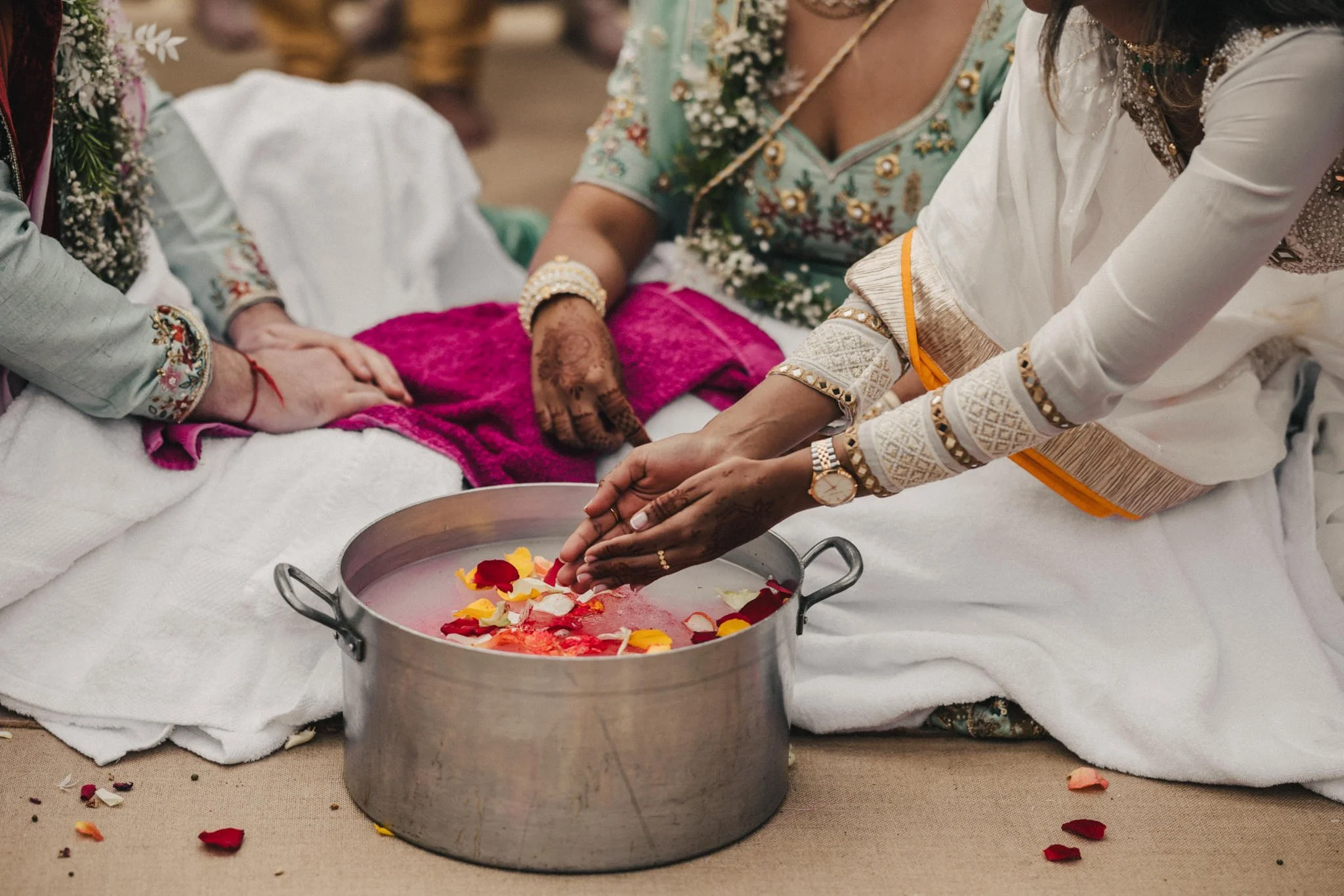 Sonam+&+David+Hindu+ceremony+Manoir+de+Longeveau+France-044.jpg