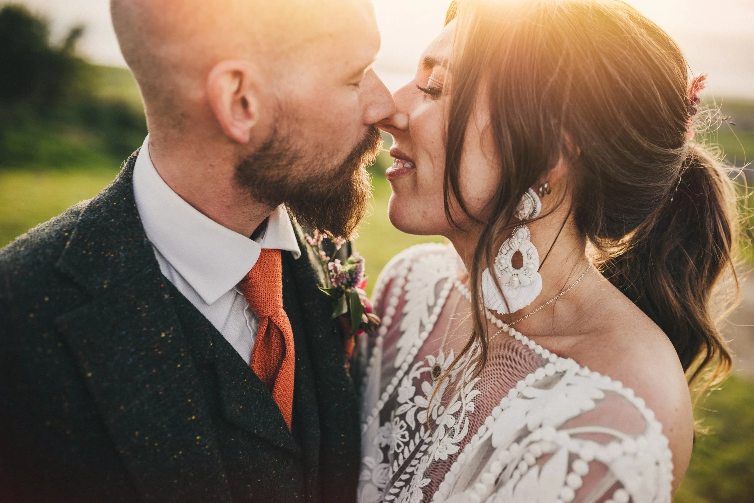 Wedding day timeline tips for the best light, flow & photos