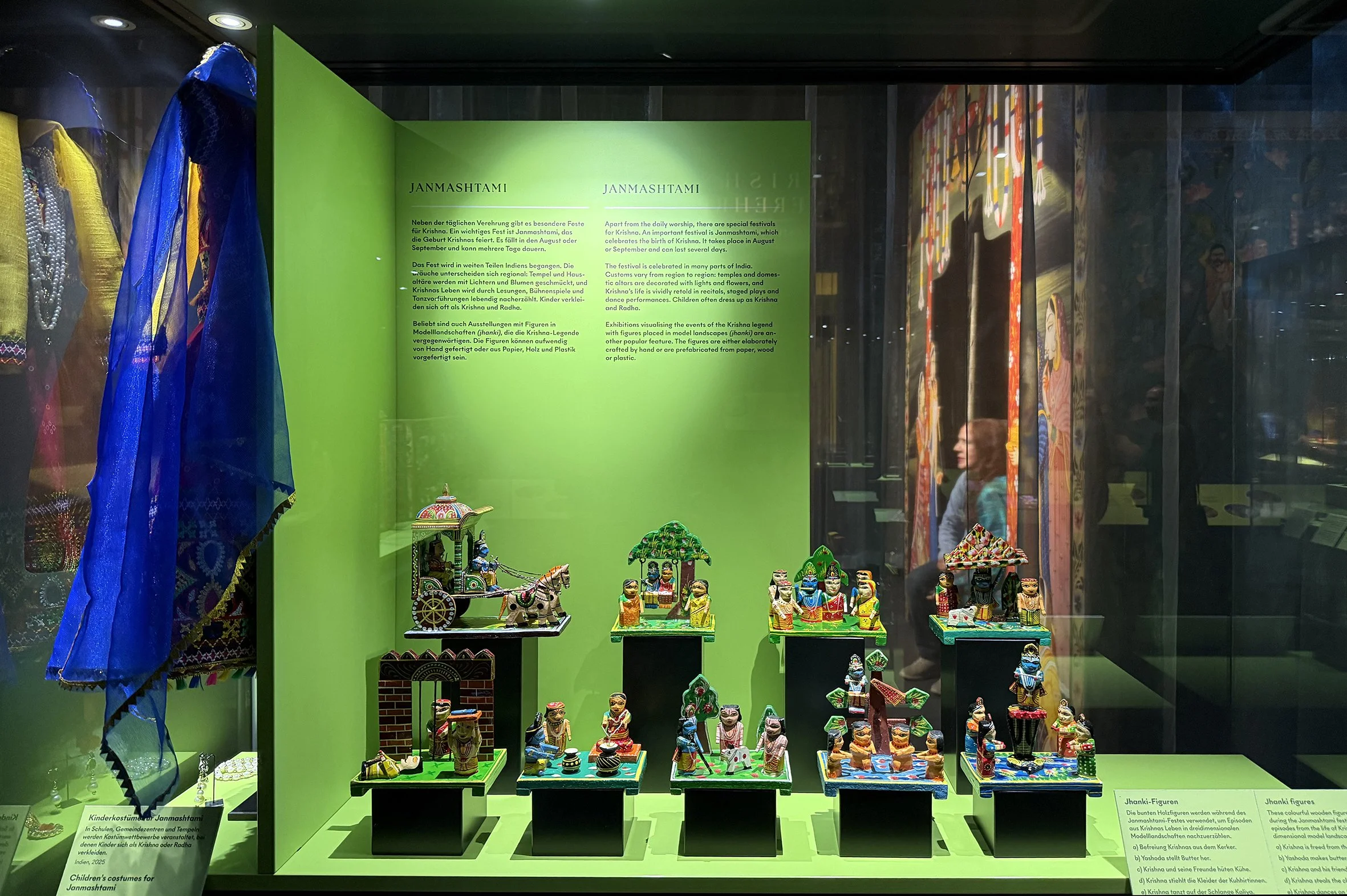 Vitrine Jamashtami.jpg