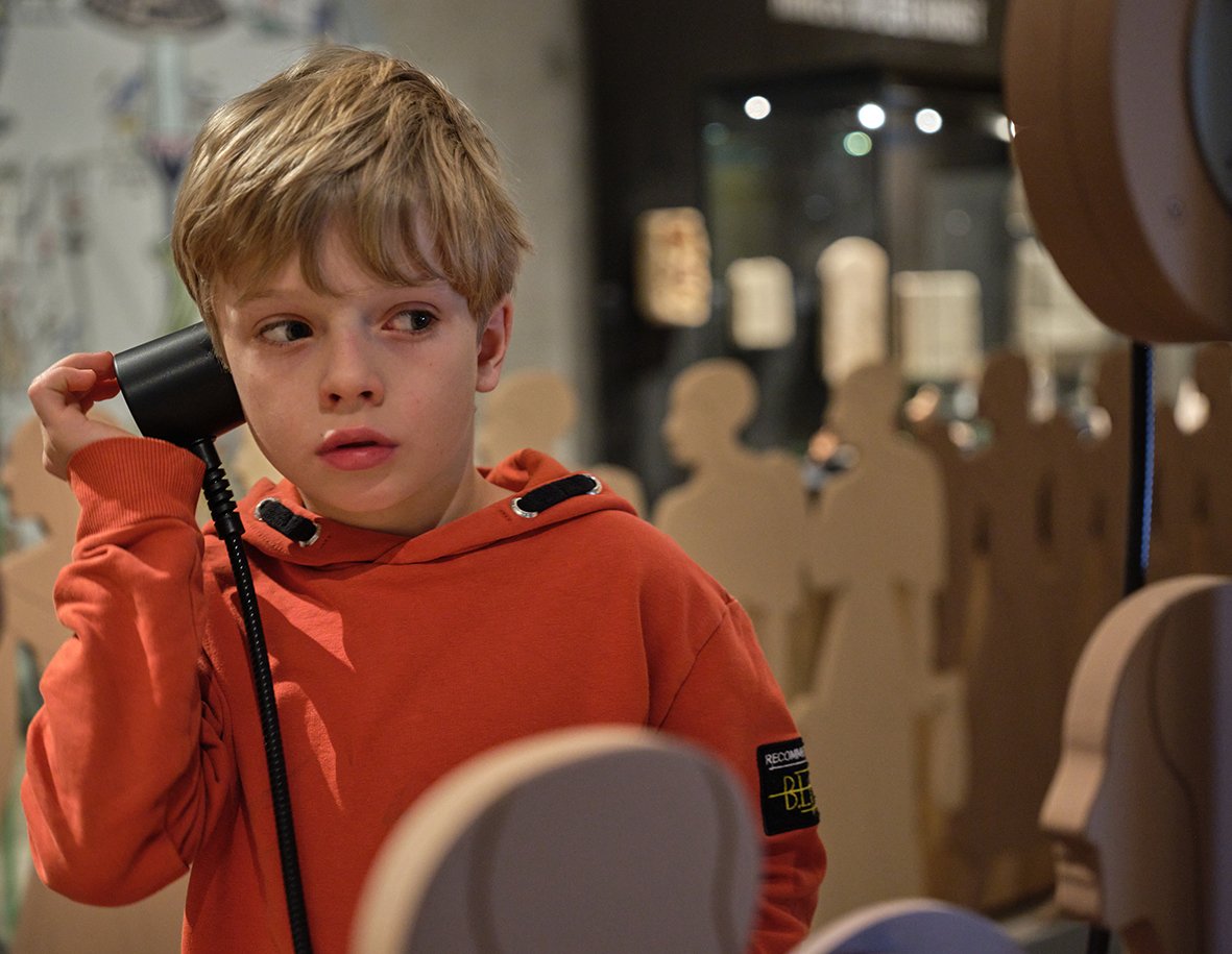 Kinder Ramses_Hoerstation.jpg