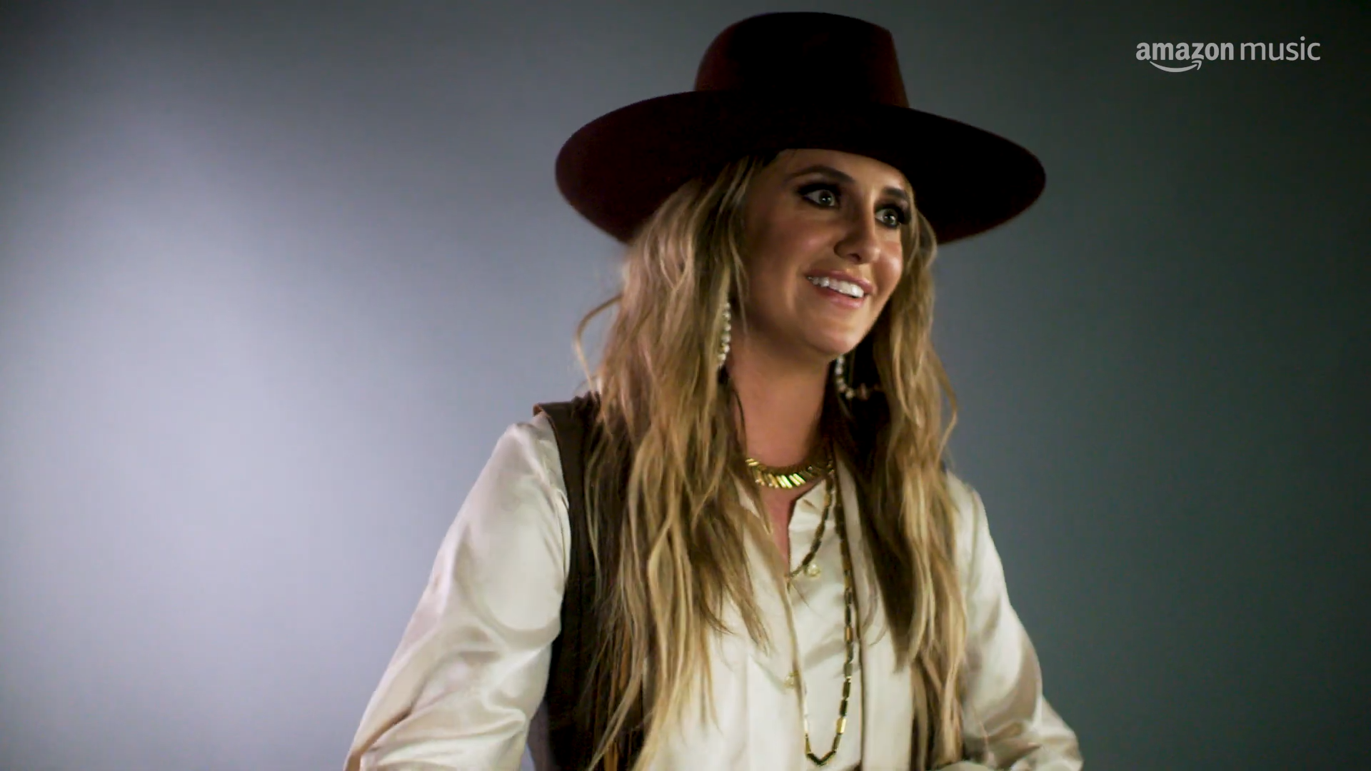 Lainey Wilson - Check Check Check (Amazon Music)