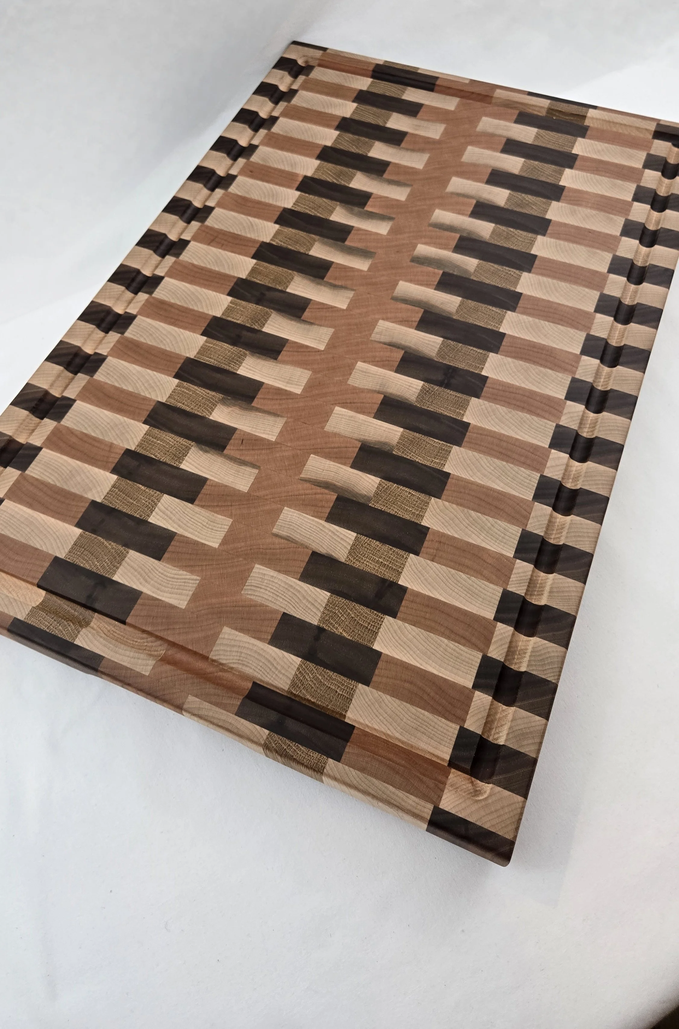 Large End-Grain Cutting Board with Juice Grove (5213)