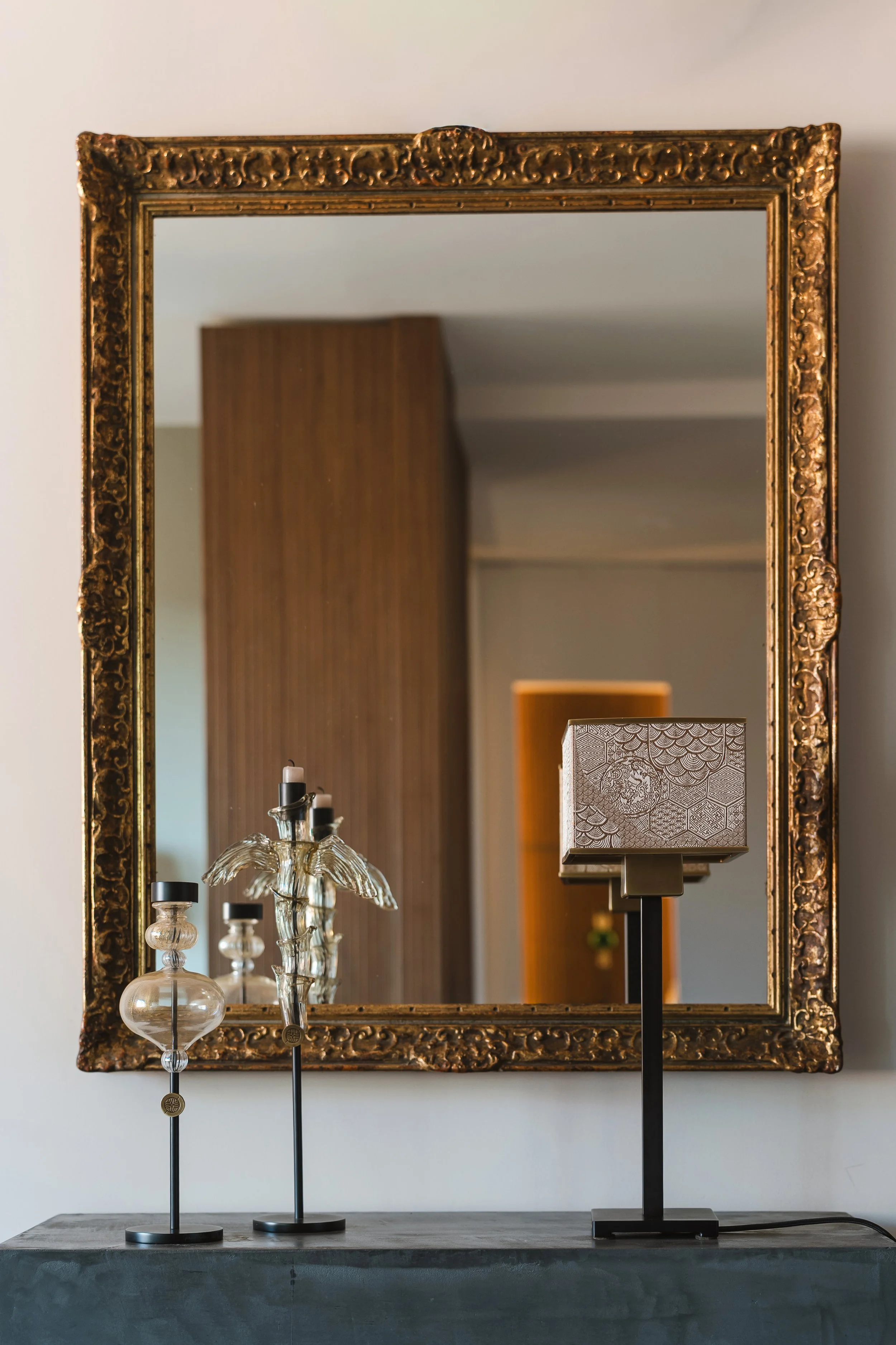 DOGIA Piccola in dialogue with MIMÌ Candel'Arte in Murano glass, all designed by Gianna Alberi
