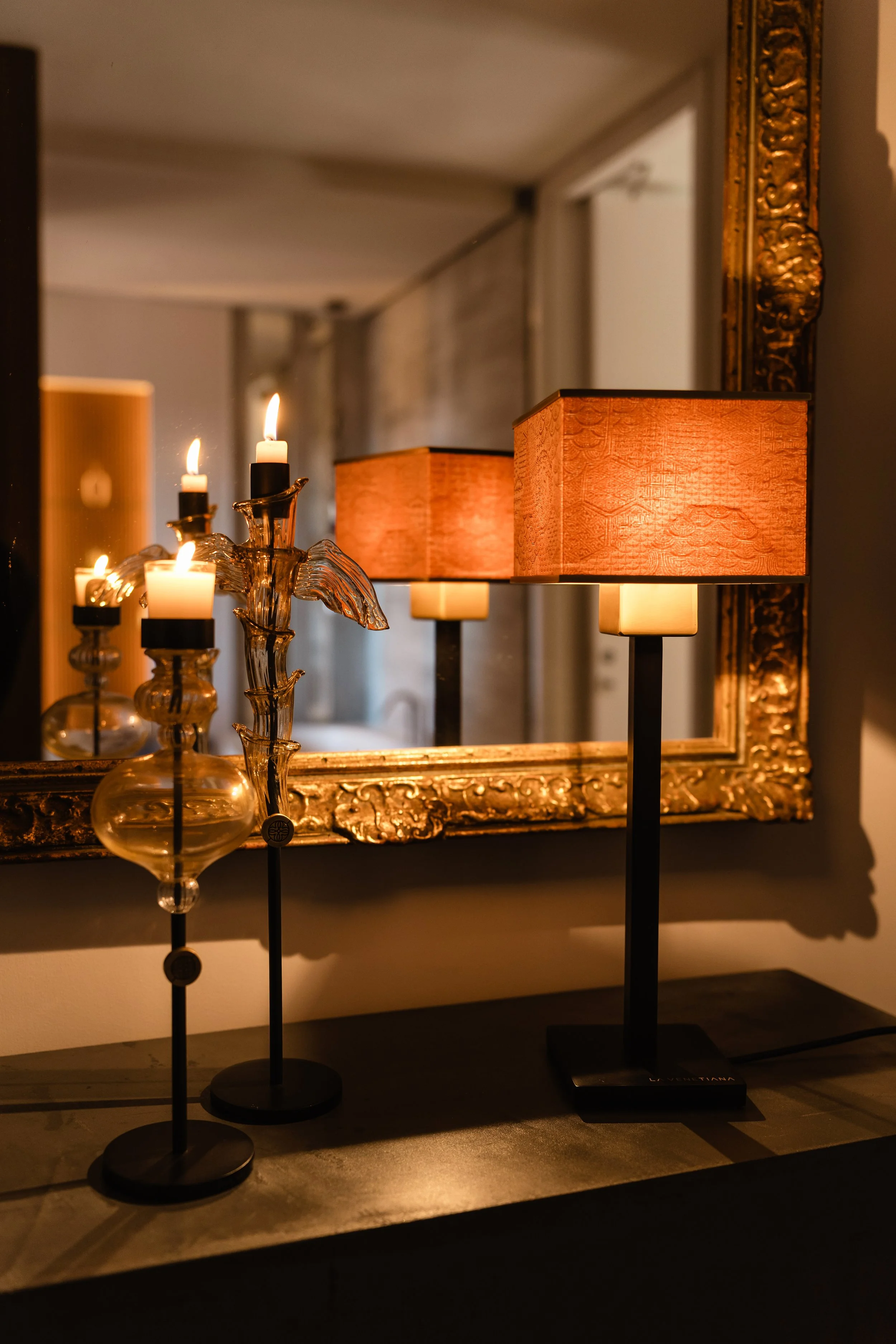 DOGIA Piccola in dialogue with MIMÌ Candel'Arte in Murano glass, all designed by Gianna Alberi